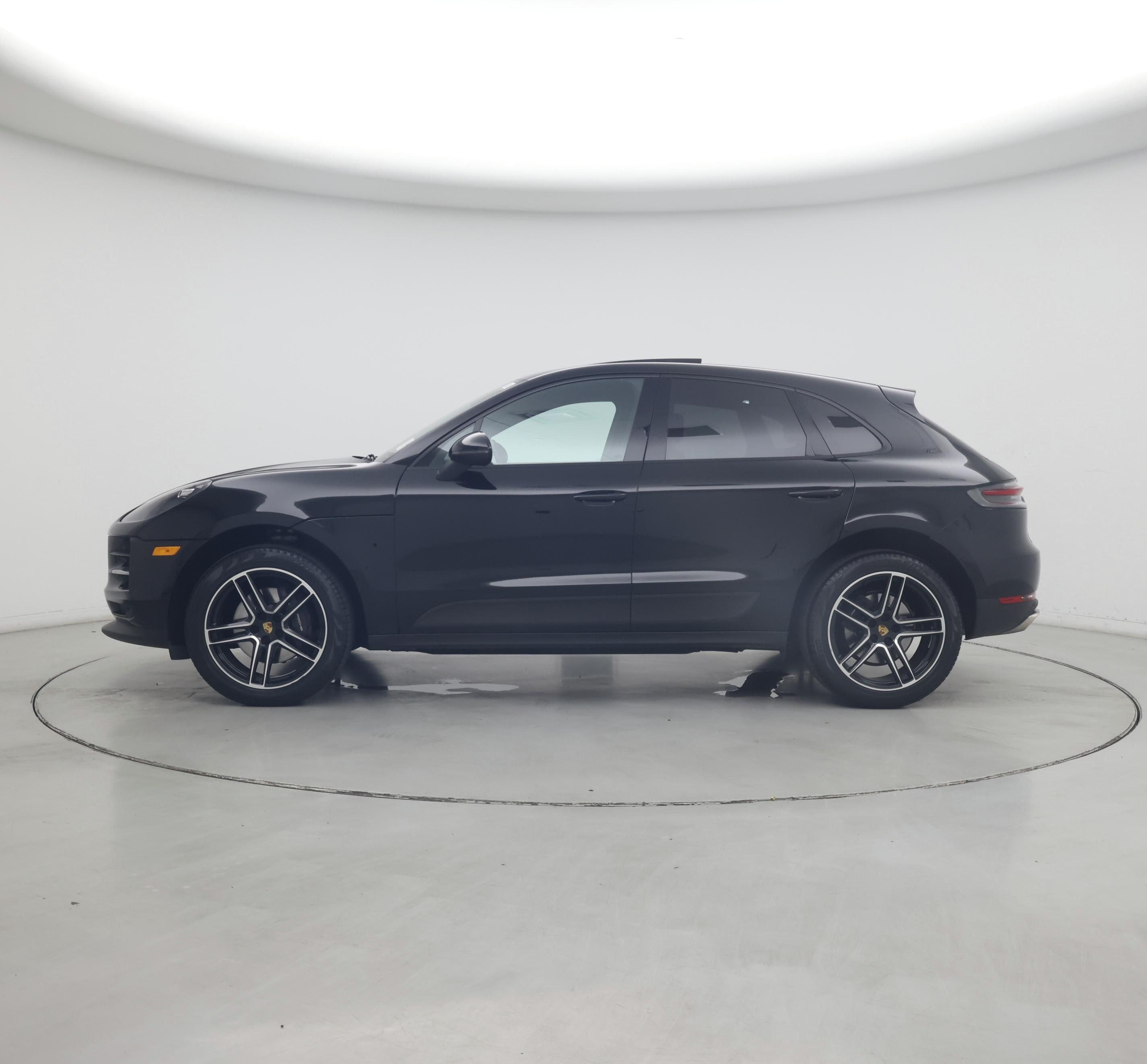 Thumbnail: 2021 Porsche Macan - 3