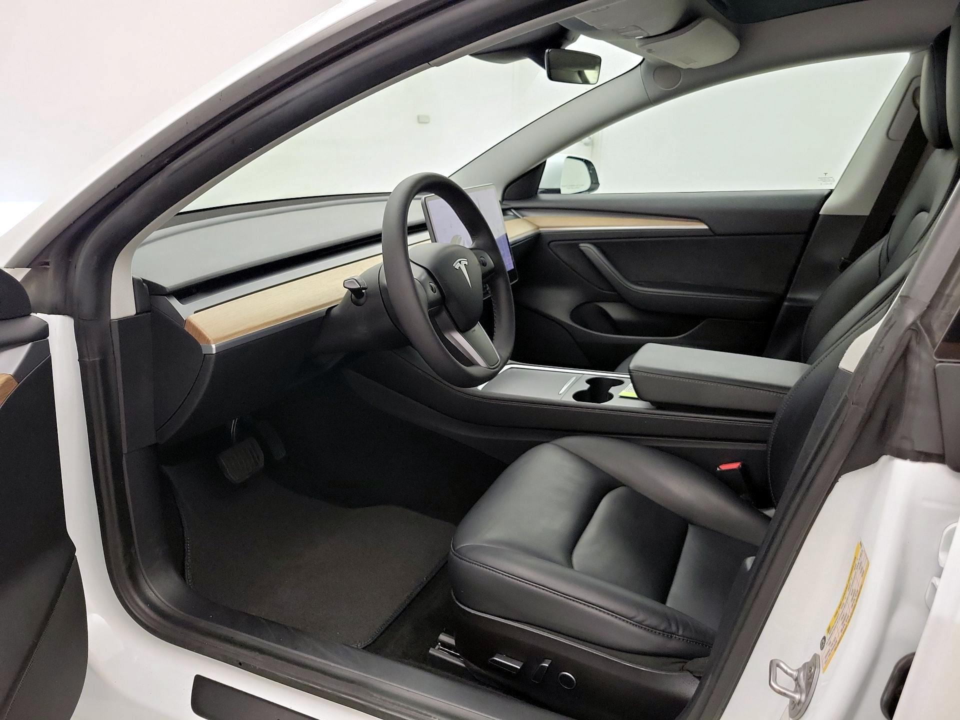 Thumbnail: 2021 Tesla Model 3 - 11