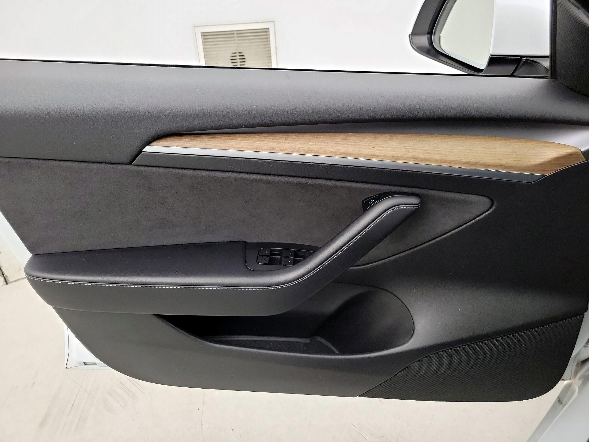 Thumbnail: 2021 Tesla Model 3 - 12
