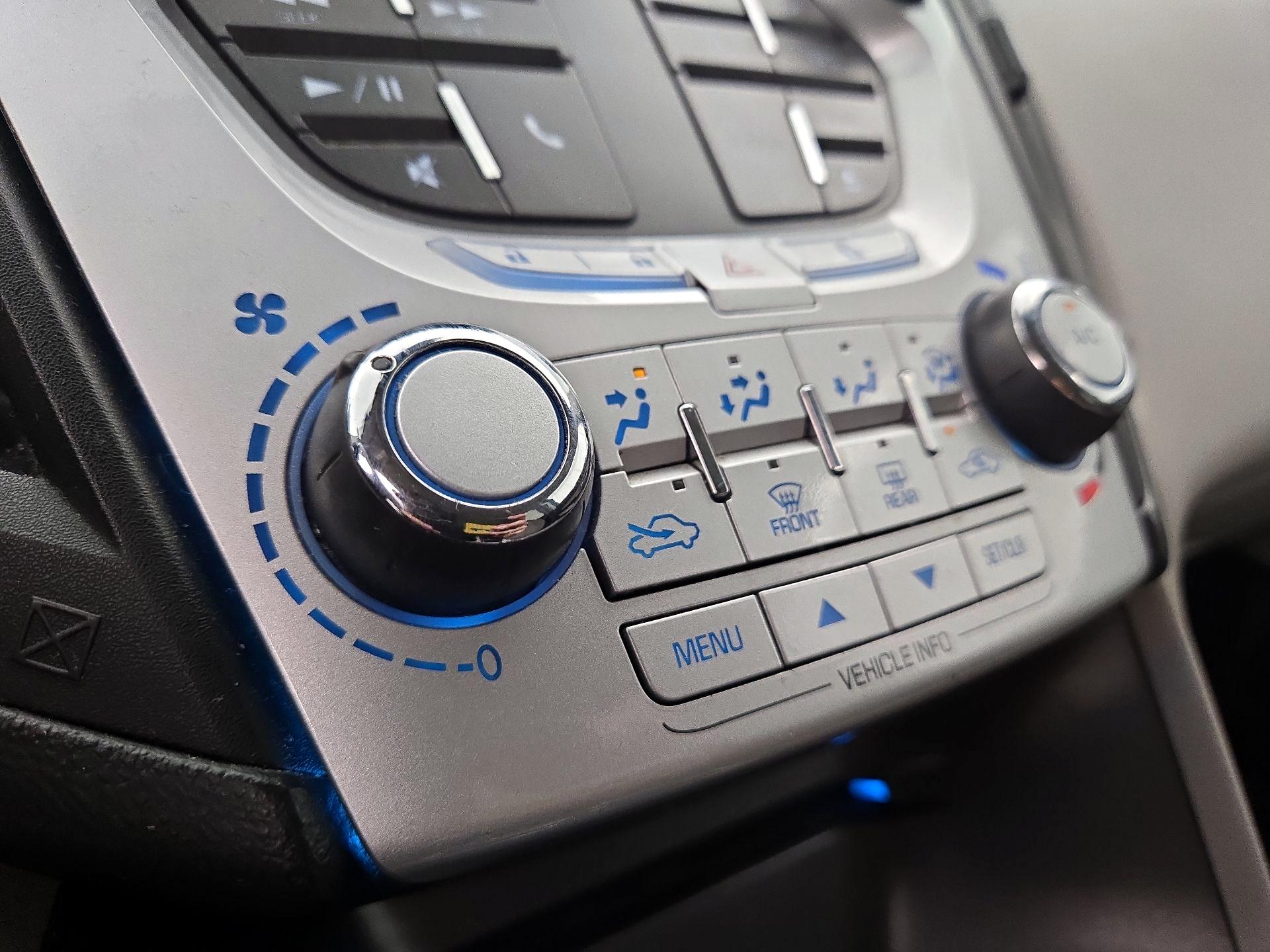 Thumbnail: 2015 Chevrolet Equinox - 15