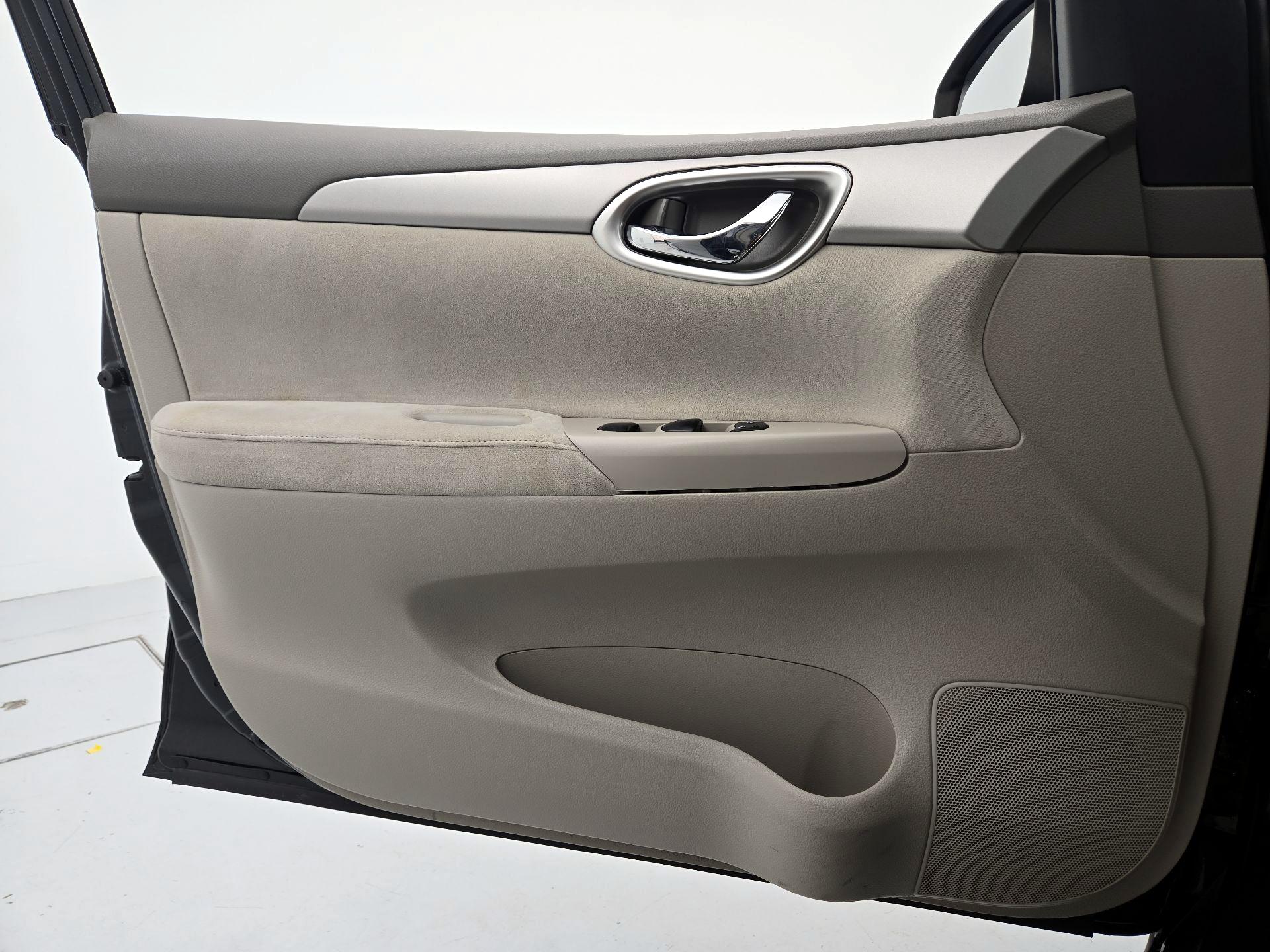 Thumbnail: 2013 Nissan Sentra - 12