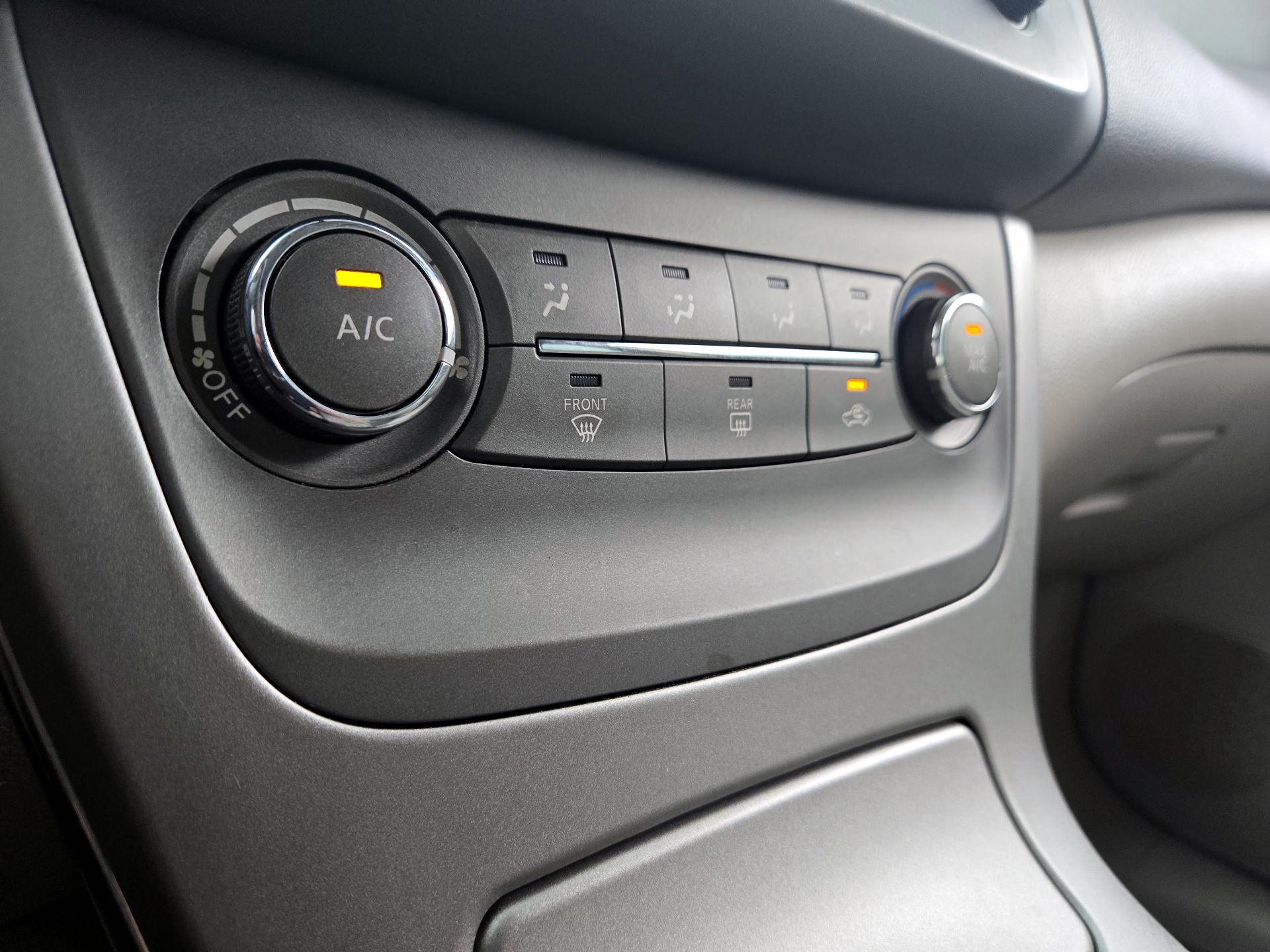 Thumbnail: 2013 Nissan Sentra - 15