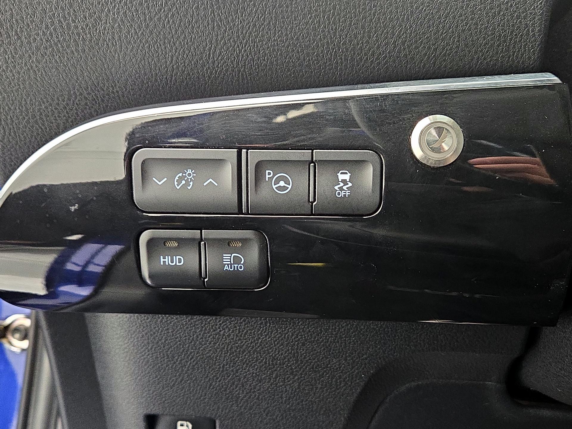 Thumbnail: 2017 Toyota Prius - 13