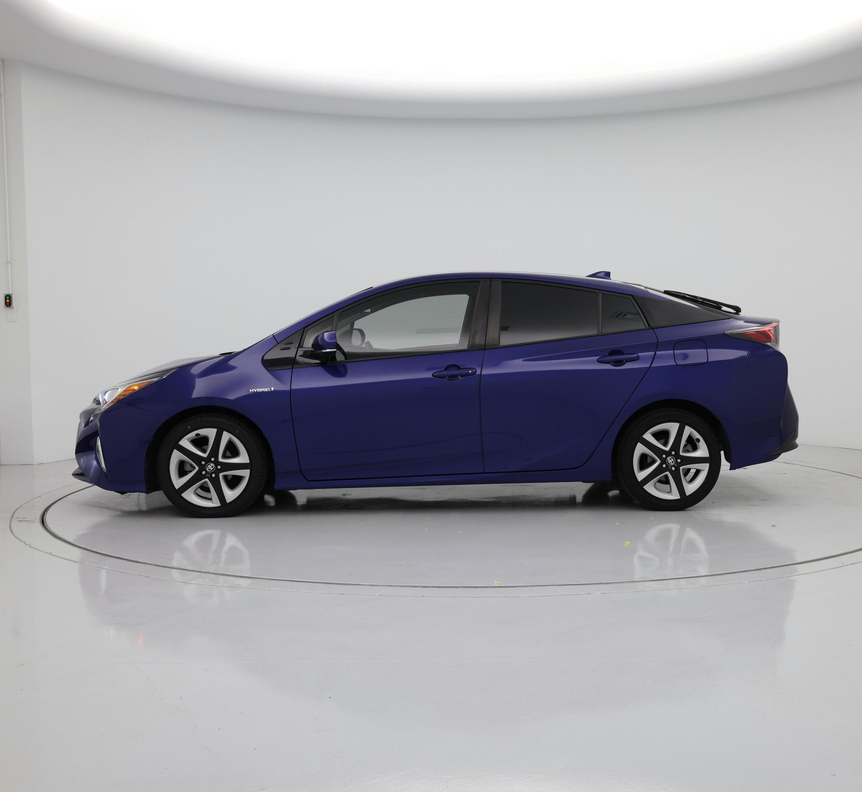 Thumbnail: 2017 Toyota Prius - 3