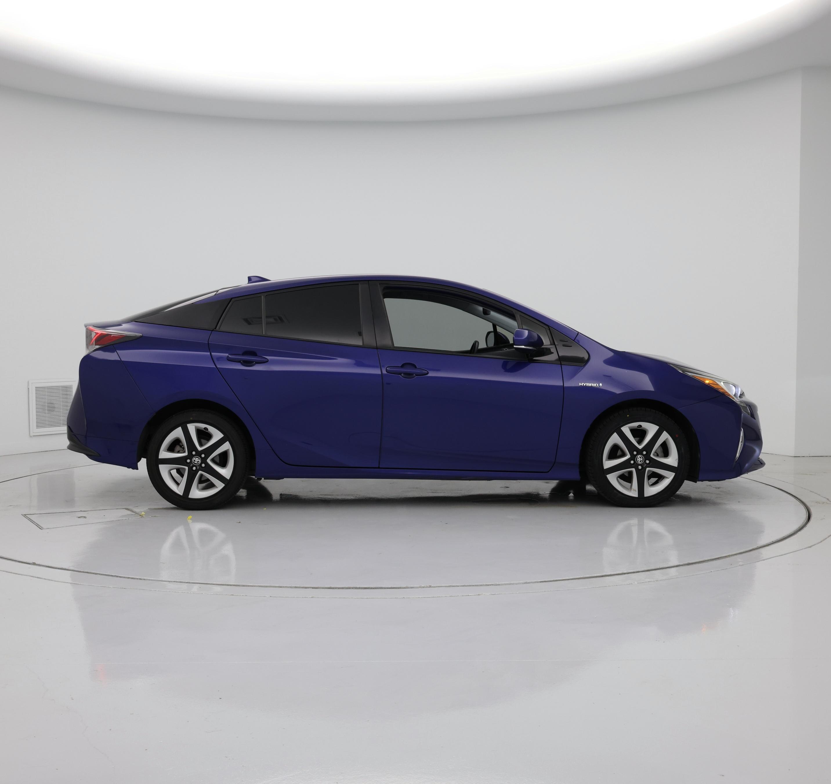 Thumbnail: 2017 Toyota Prius - 7