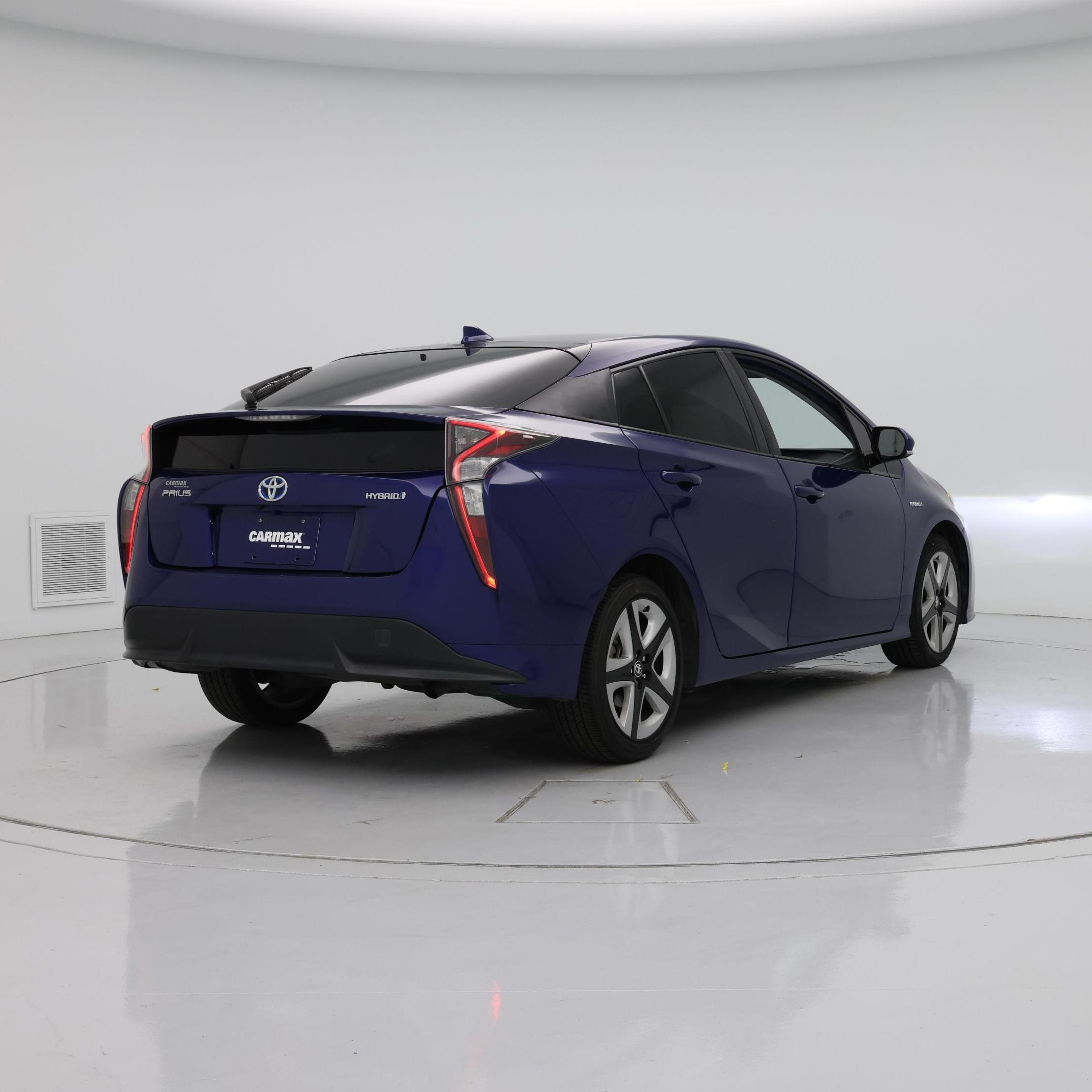 Thumbnail: 2017 Toyota Prius - 8