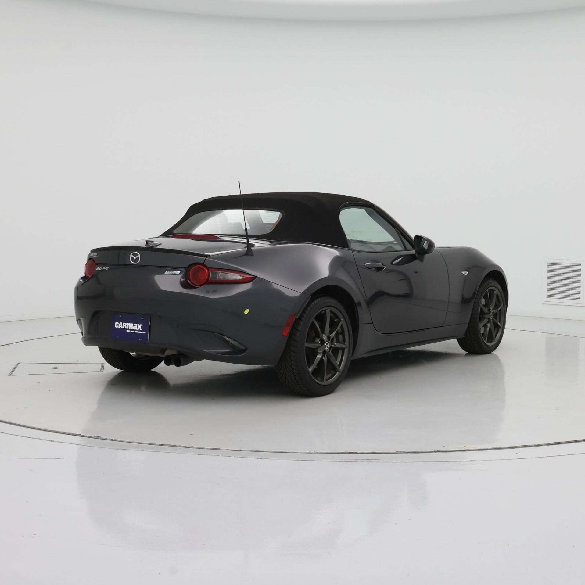 Thumbnail: 2017 Mazda MX-5 Miata - 8