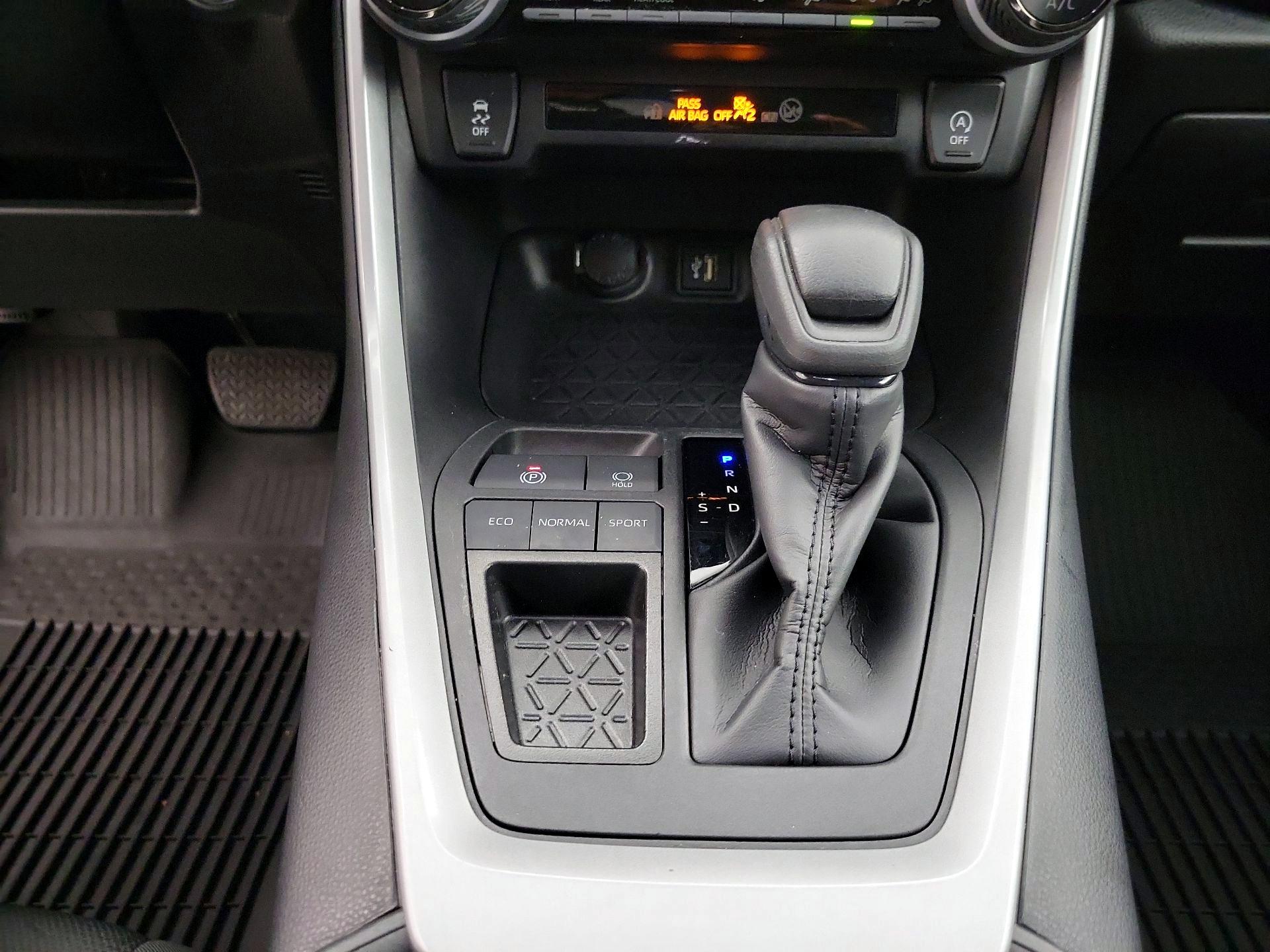 Thumbnail: 2024 Toyota RAV4 - 17
