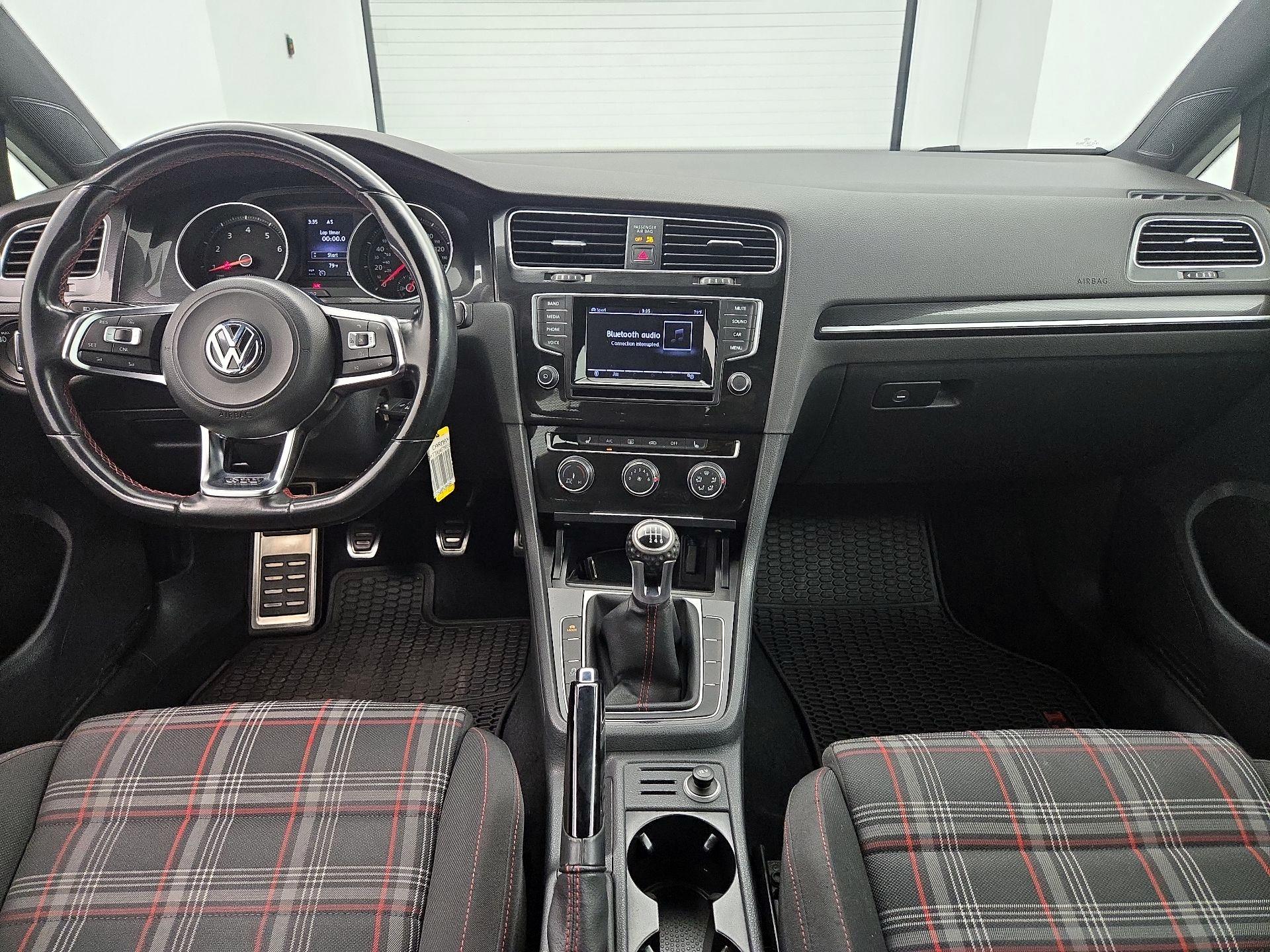 Thumbnail: 2015 Volkswagen Golf - 9