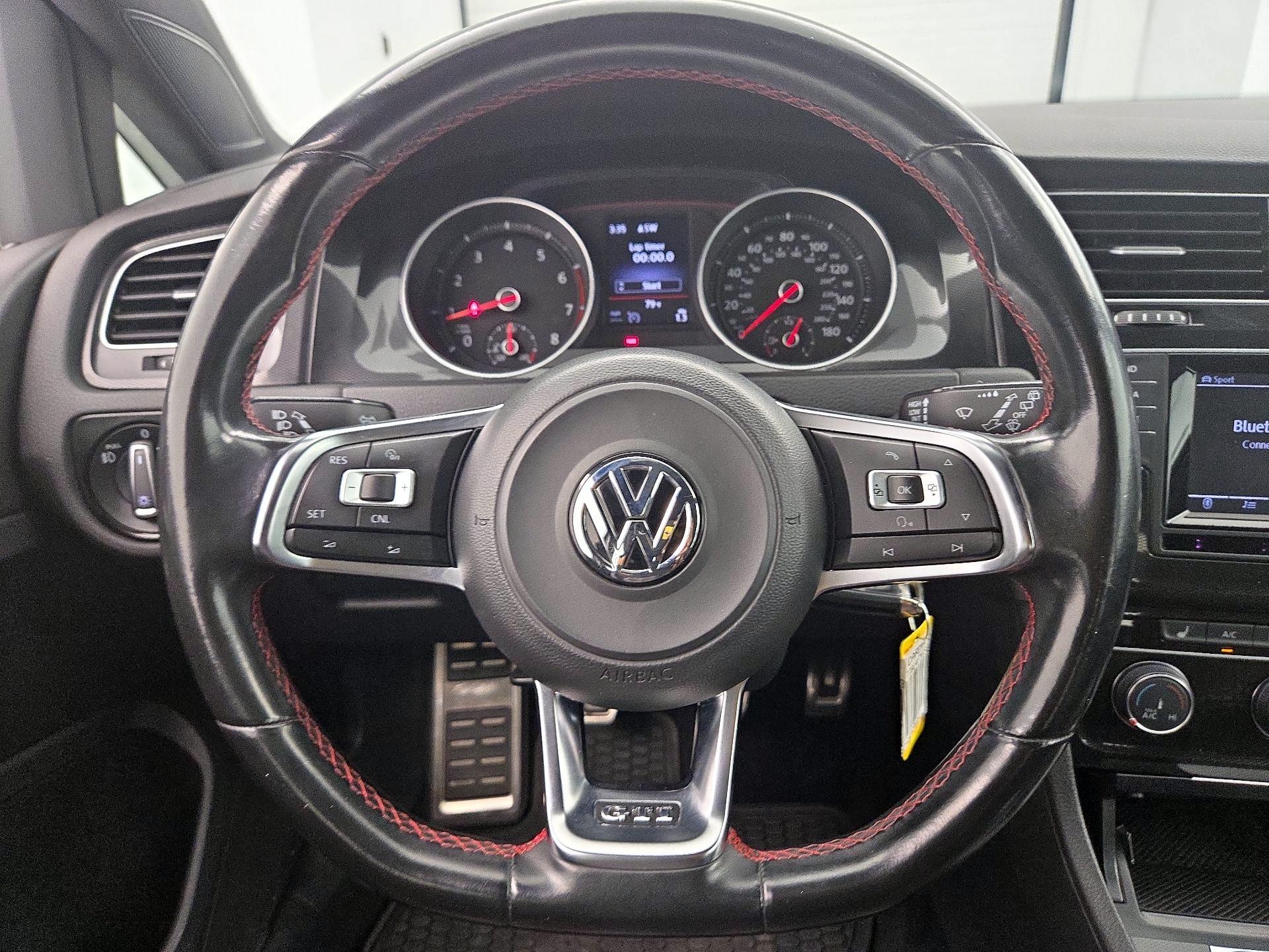Thumbnail: 2015 Volkswagen Golf - 10