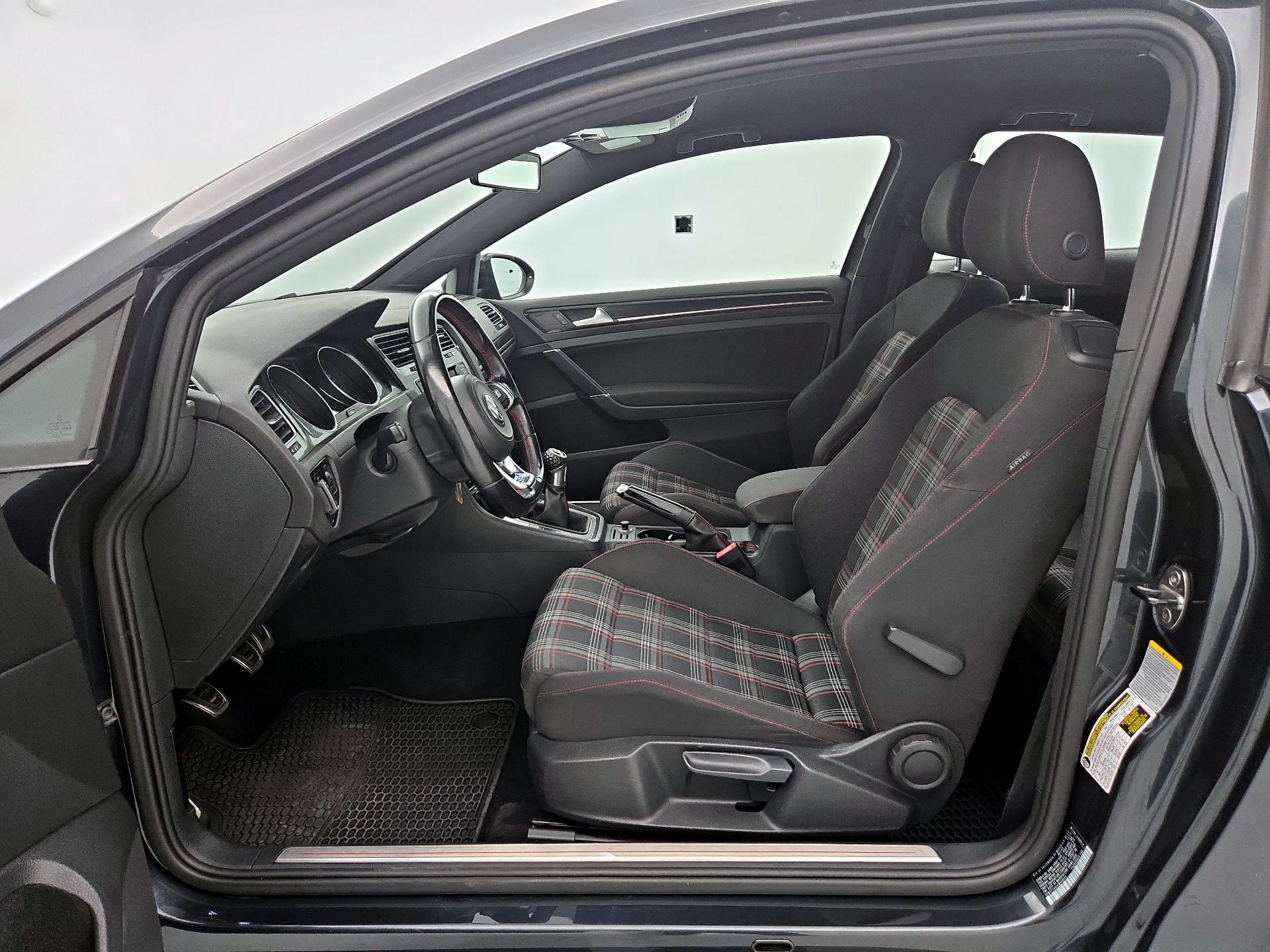 Thumbnail: 2015 Volkswagen Golf - 11