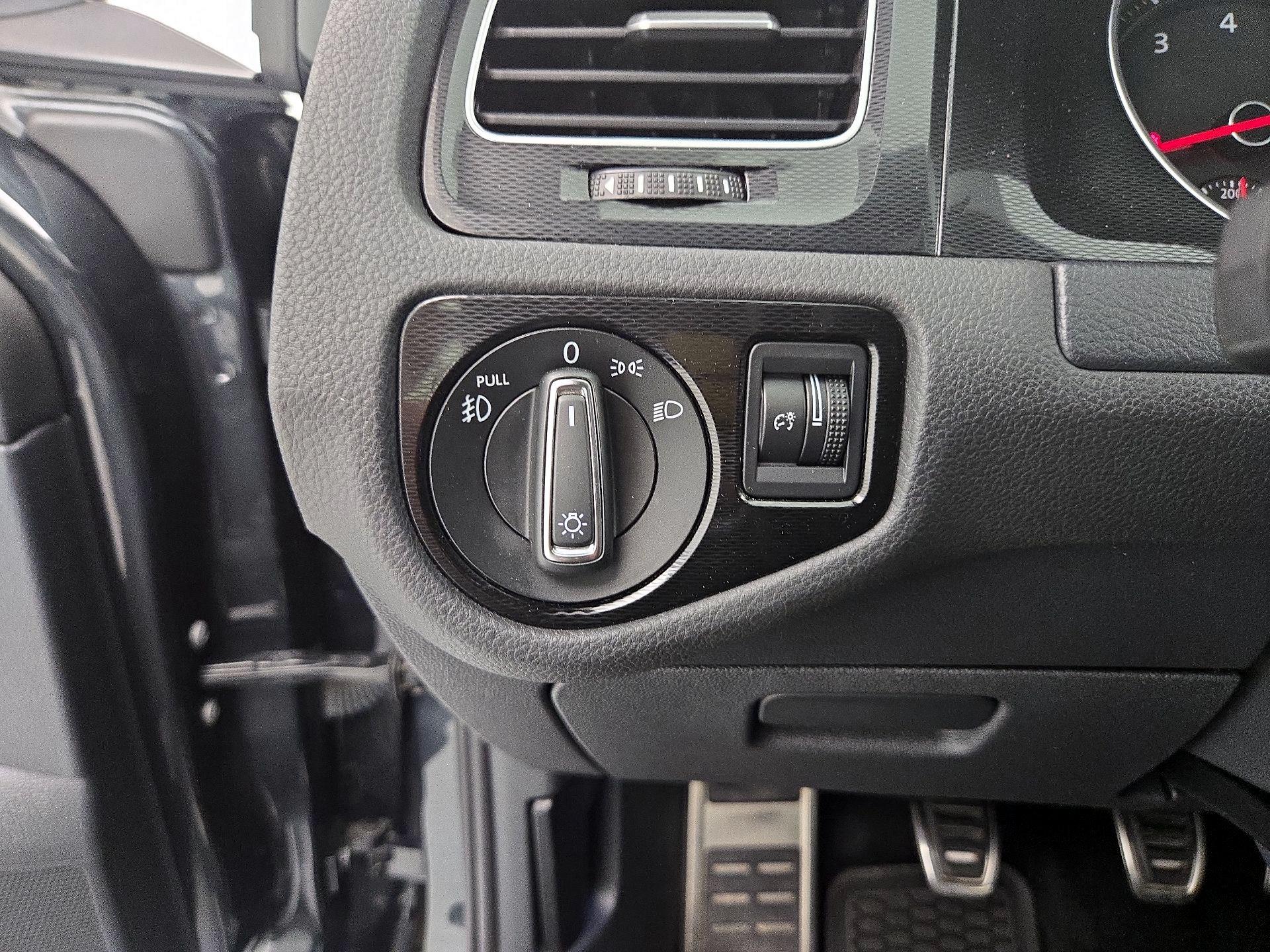 Thumbnail: 2015 Volkswagen Golf - 13