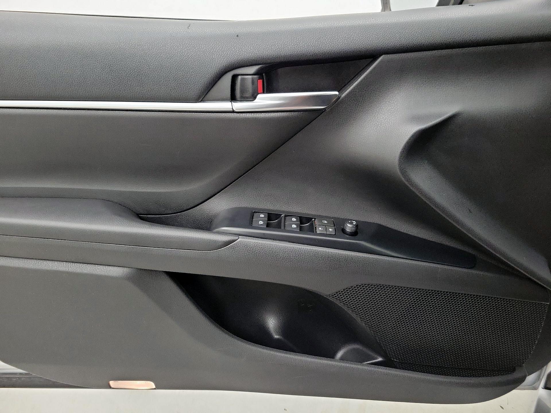 Thumbnail: 2019 Toyota Camry - 12