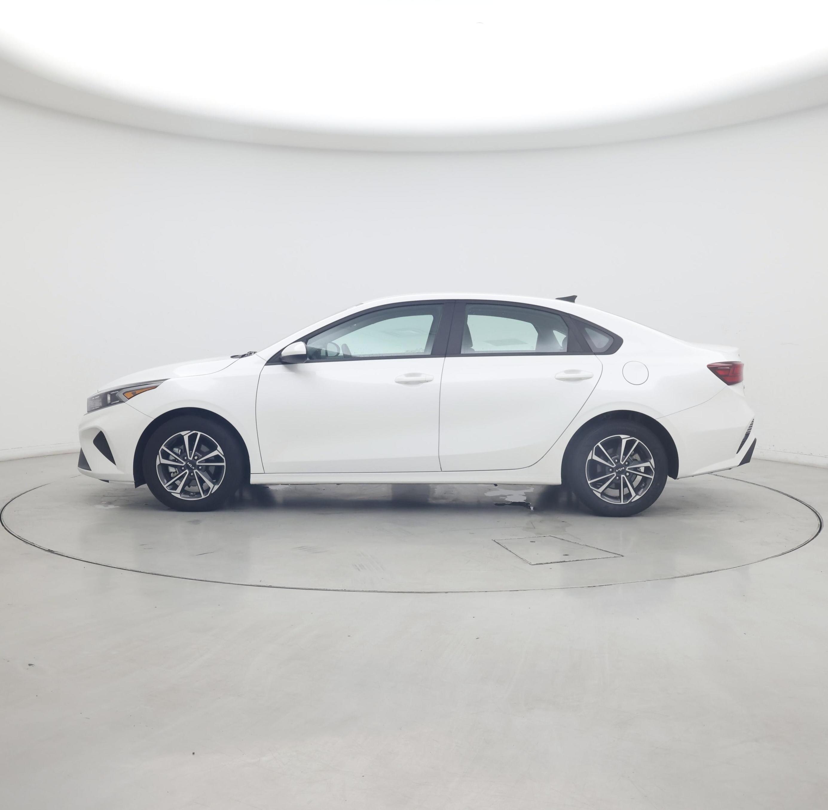 Thumbnail: 2023 Kia Forte - 3