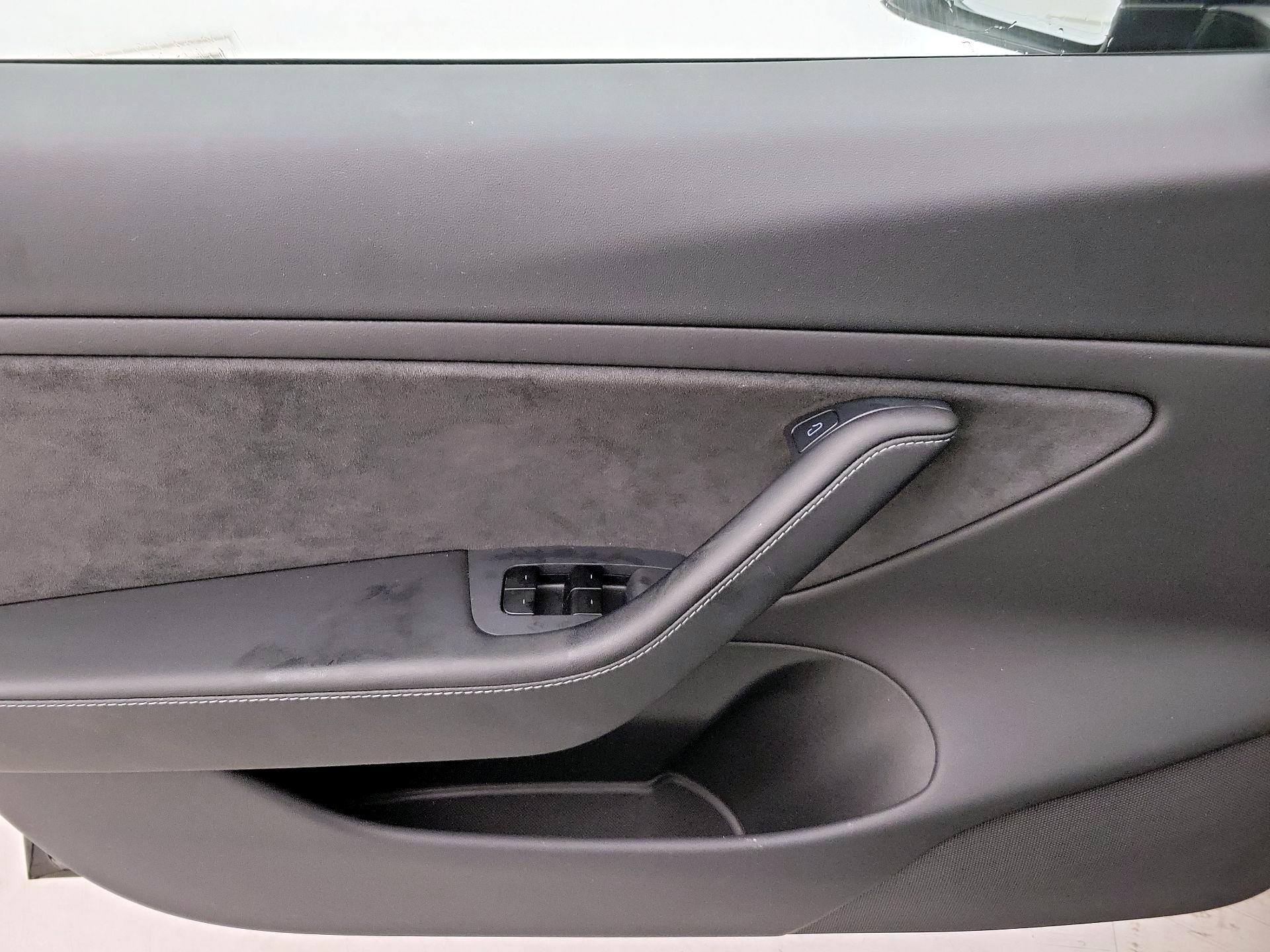 Thumbnail: 2021 Tesla Model 3 - 12