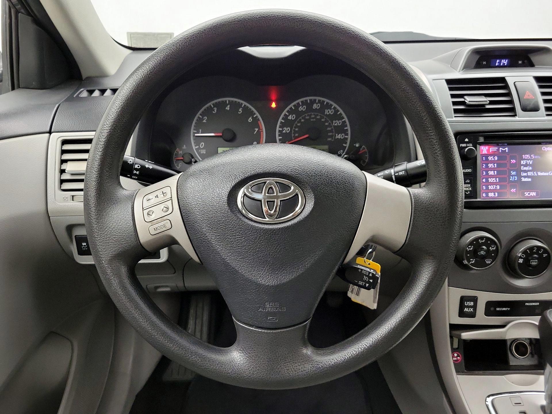 Thumbnail: 2013 Toyota Corolla - 10