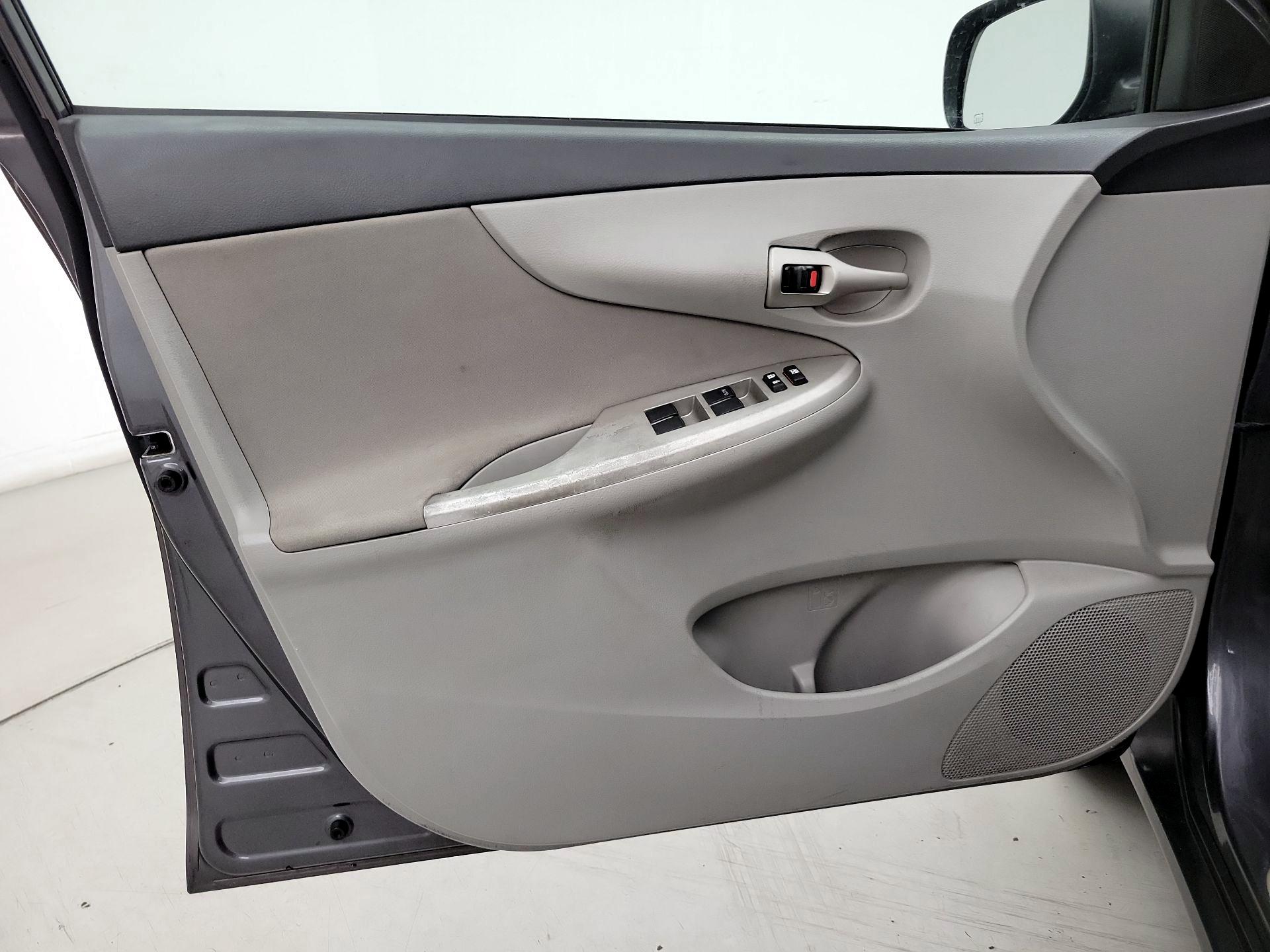 Thumbnail: 2013 Toyota Corolla - 12