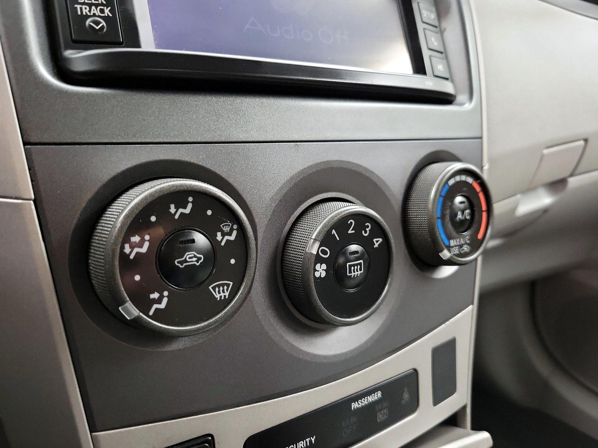 Thumbnail: 2013 Toyota Corolla - 15