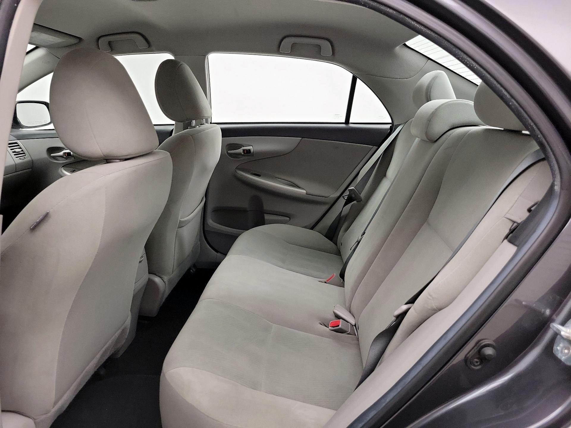 Thumbnail: 2013 Toyota Corolla - 18