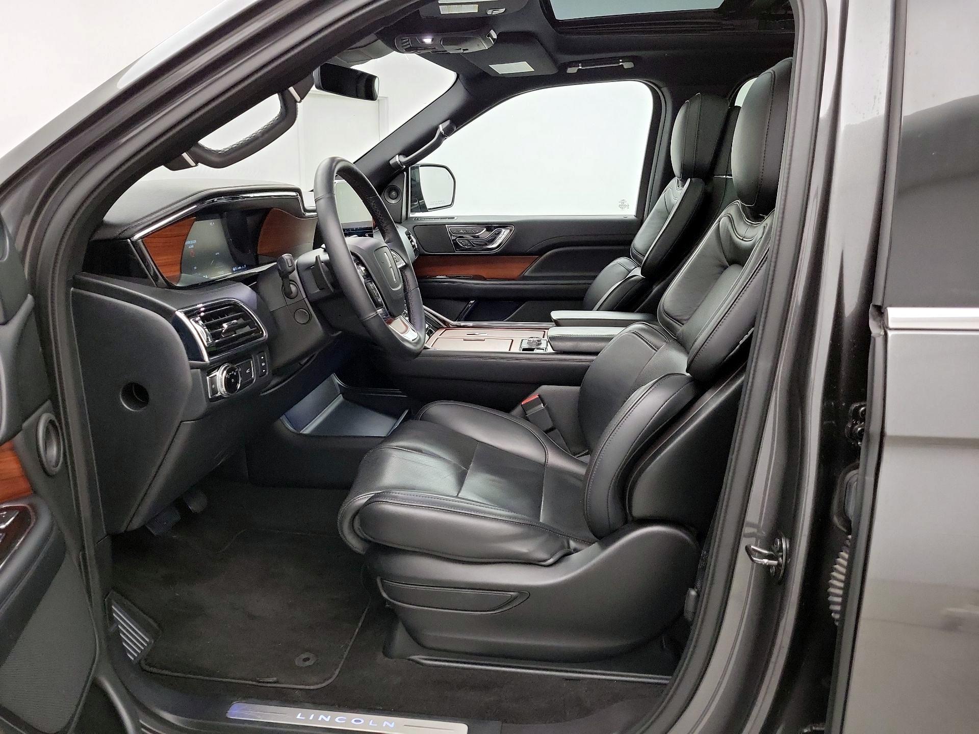 Thumbnail: 2018 Lincoln Navigator L - 11