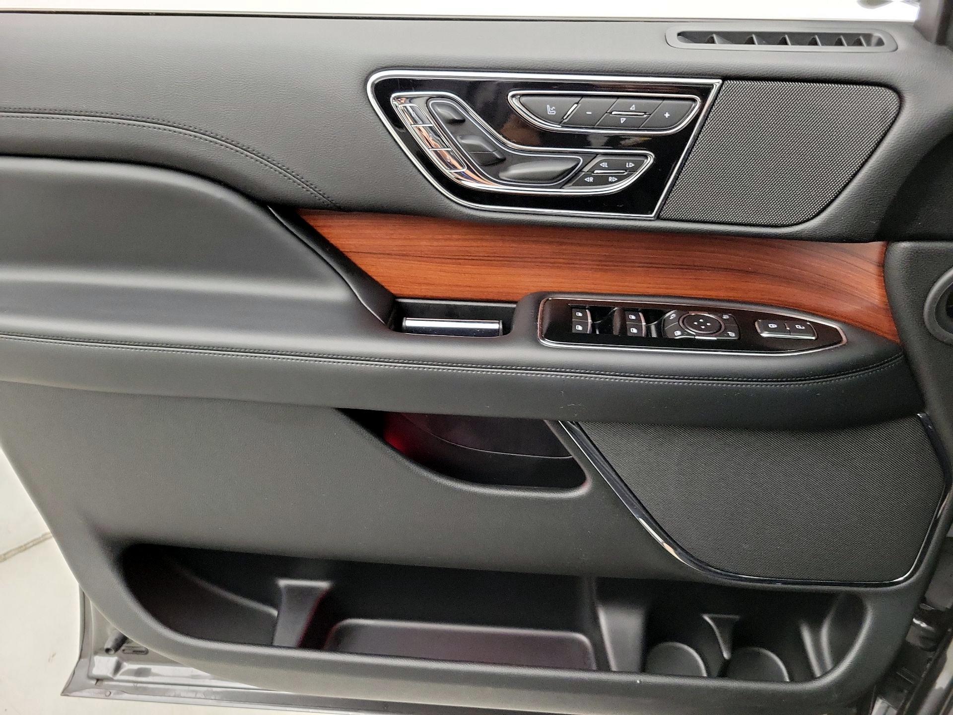 Thumbnail: 2018 Lincoln Navigator L - 12