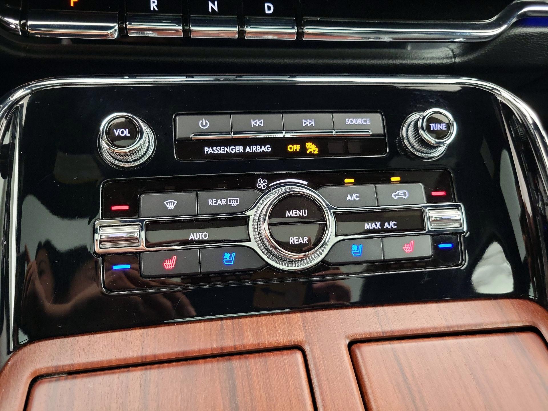 Thumbnail: 2018 Lincoln Navigator L - 17