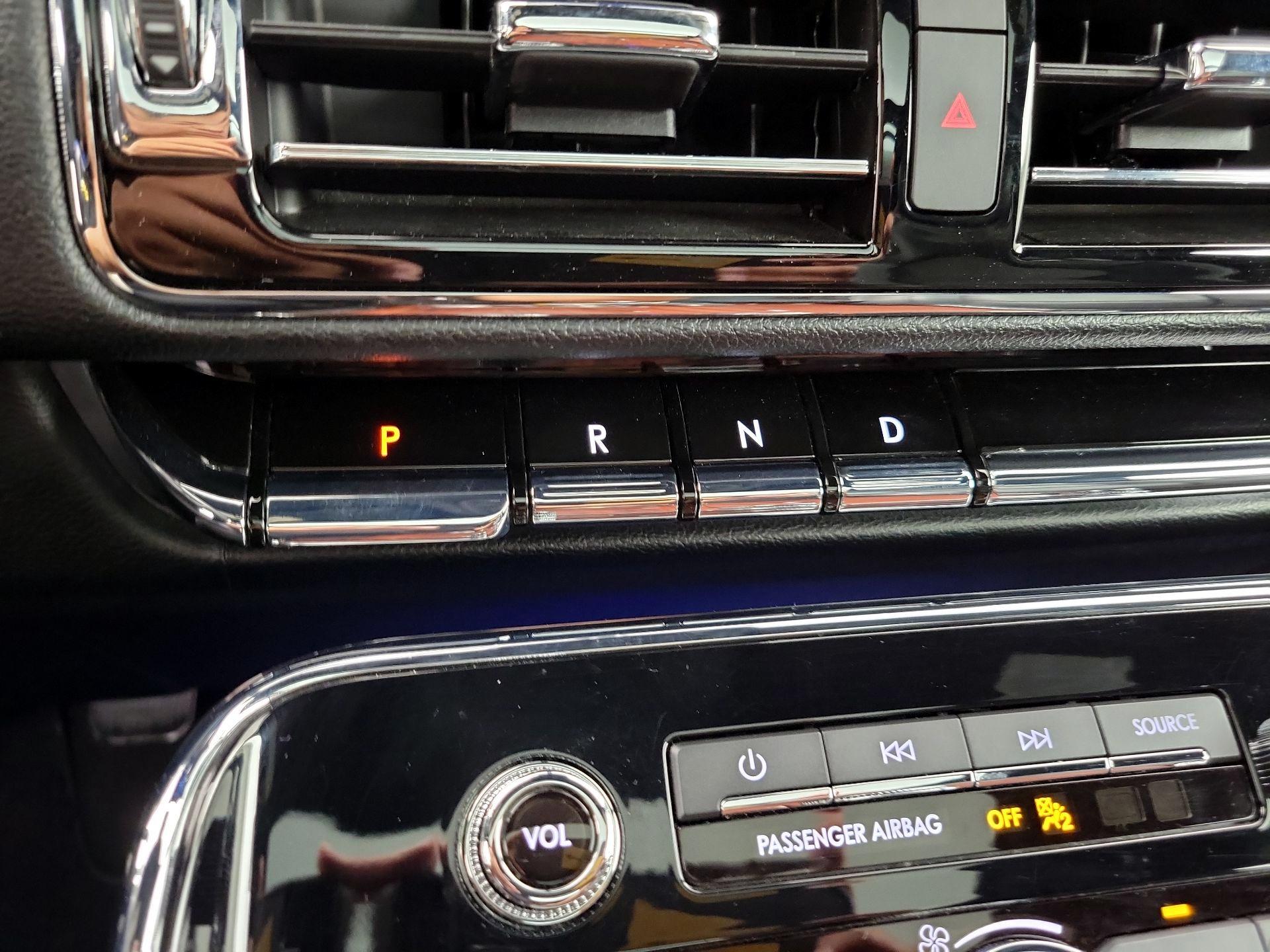 Thumbnail: 2018 Lincoln Navigator L - 18
