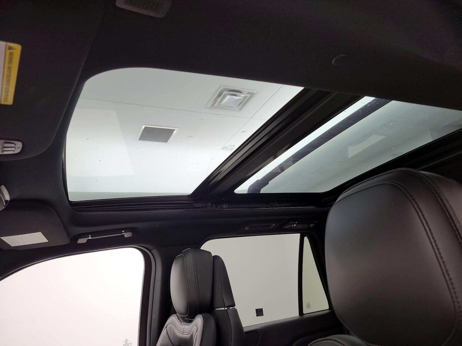 Thumbnail: 2018 Lincoln Navigator L - 20