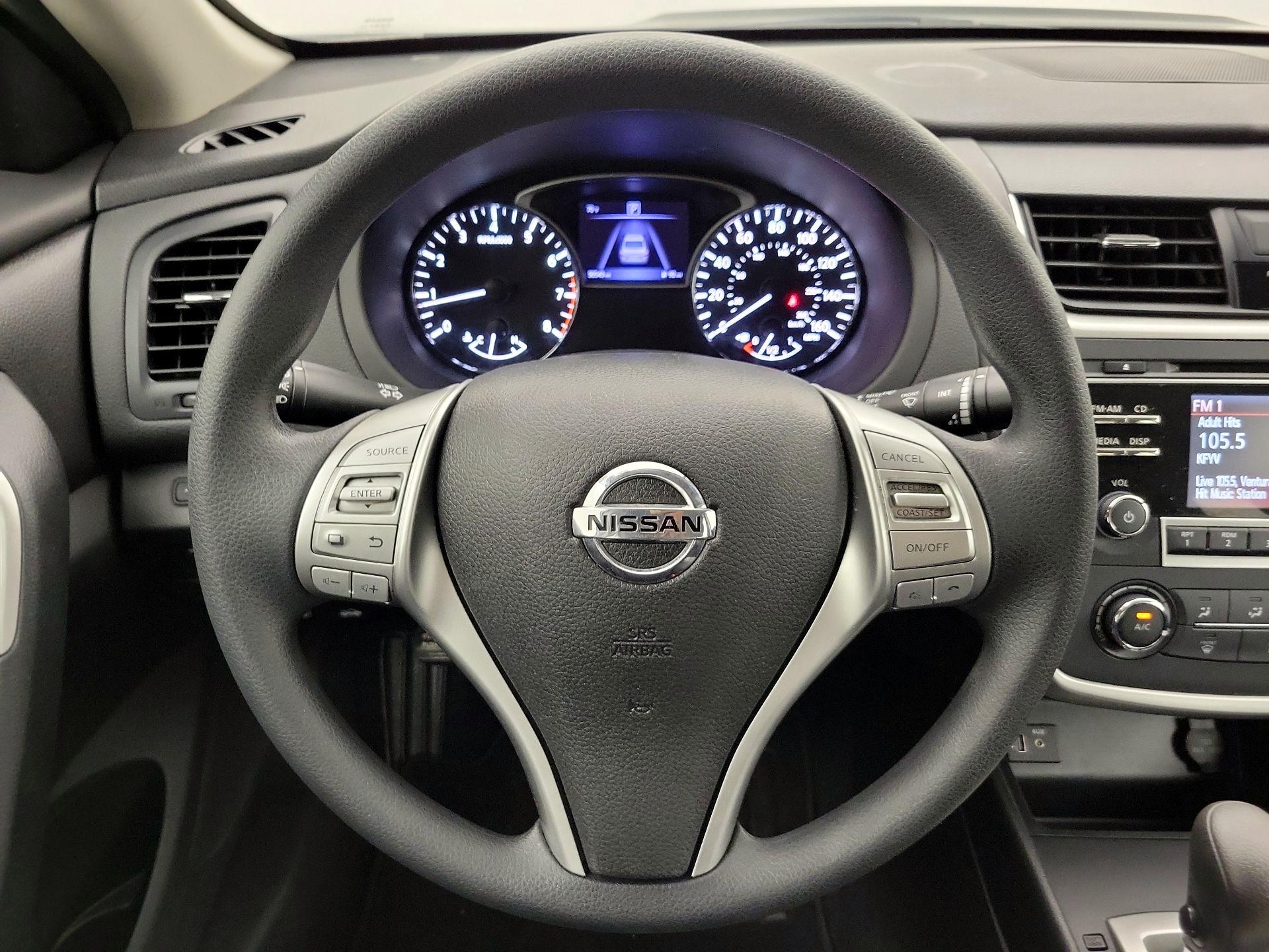 Thumbnail: 2017 Nissan Altima - 10
