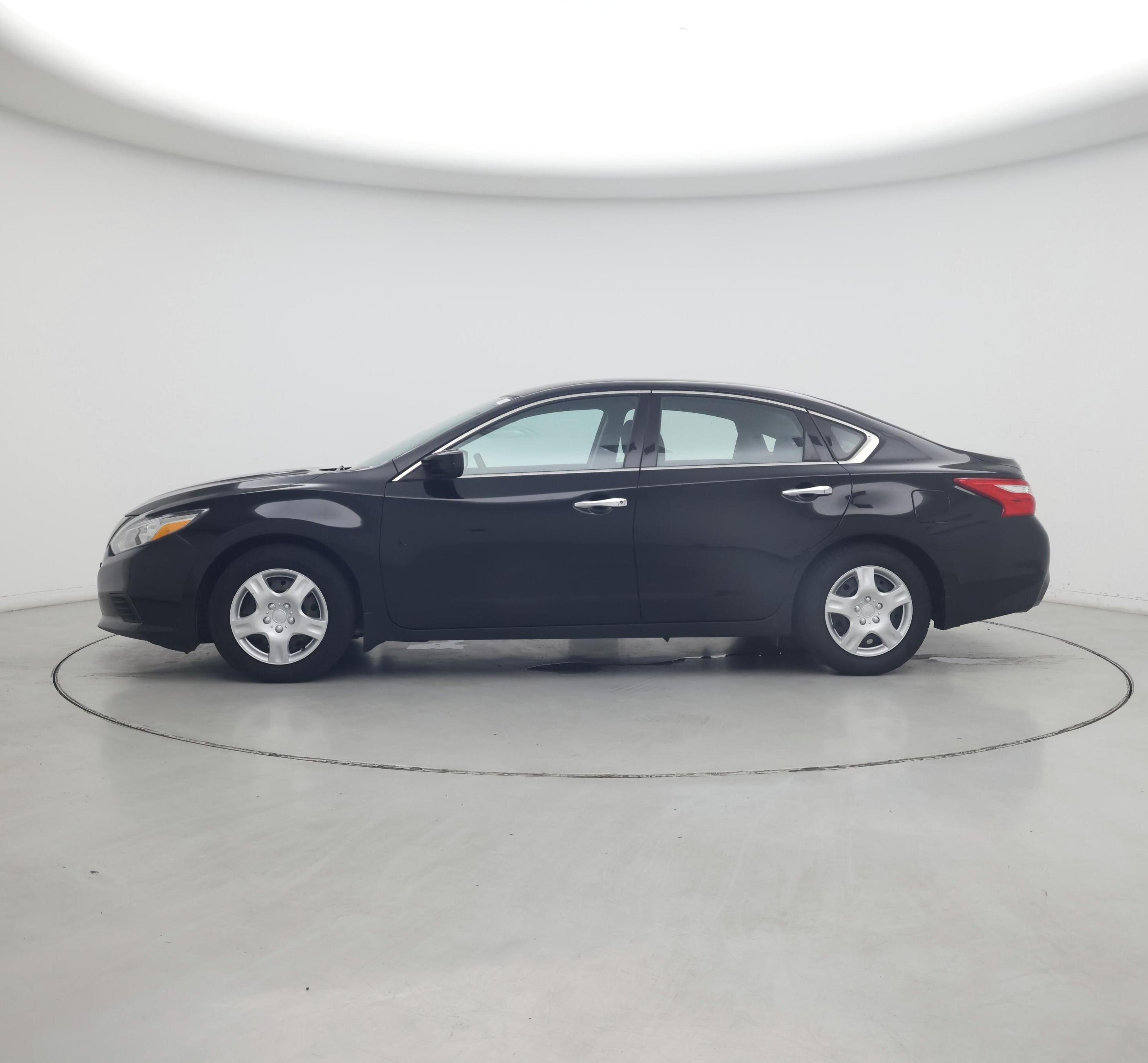 Thumbnail: 2017 Nissan Altima - 3