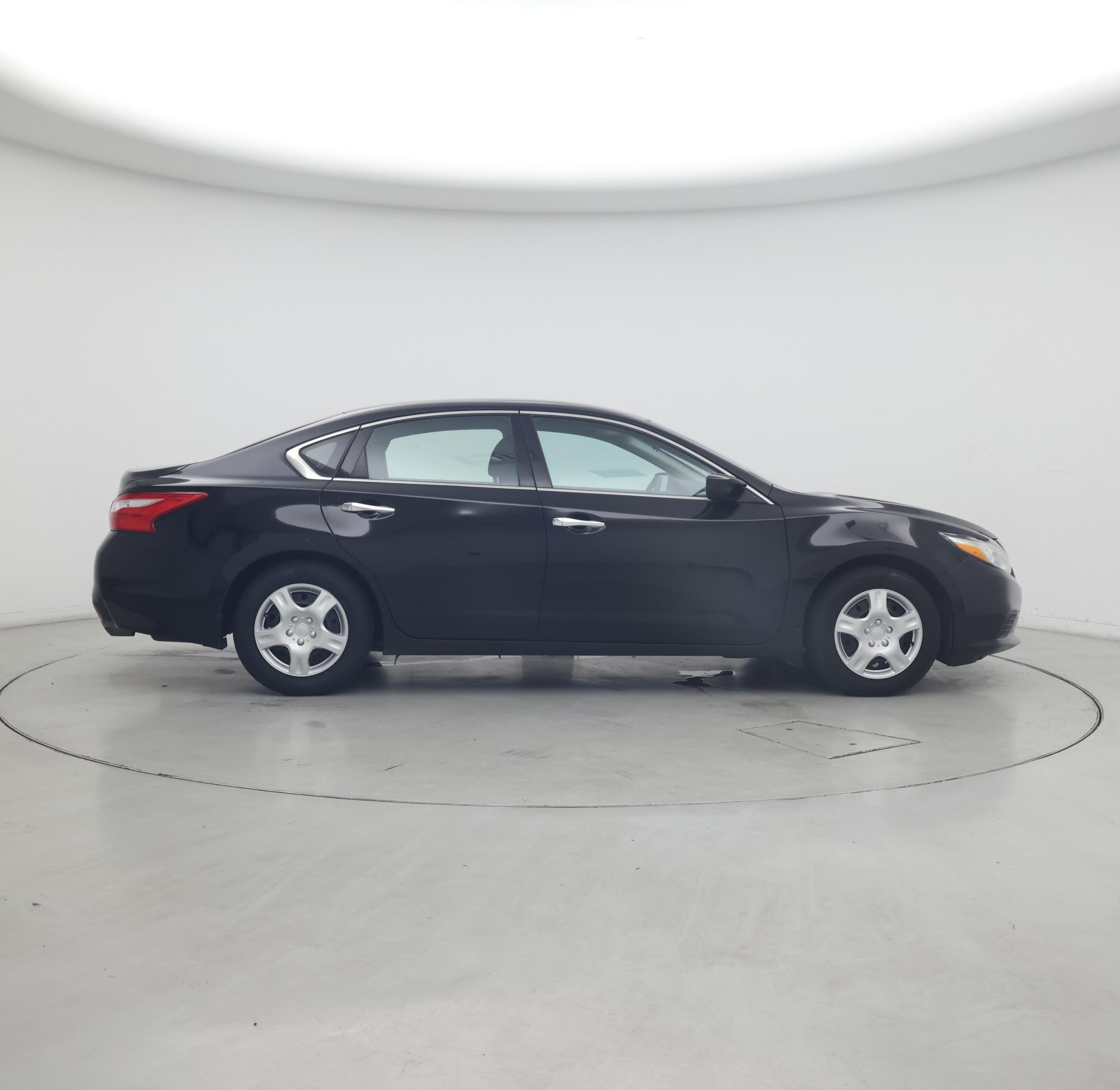 Thumbnail: 2017 Nissan Altima - 7