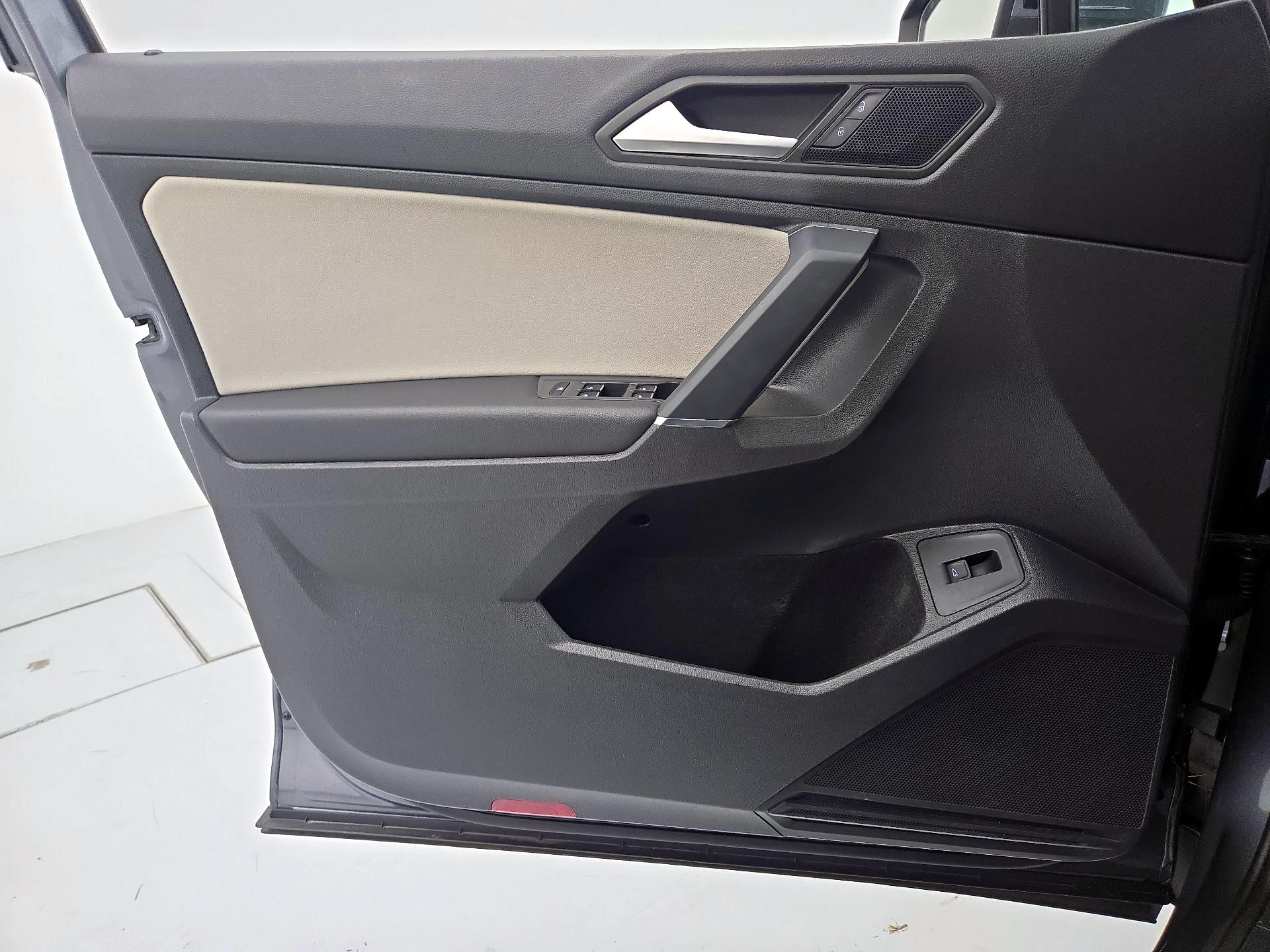 Thumbnail: 2020 Volkswagen Tiguan - 12