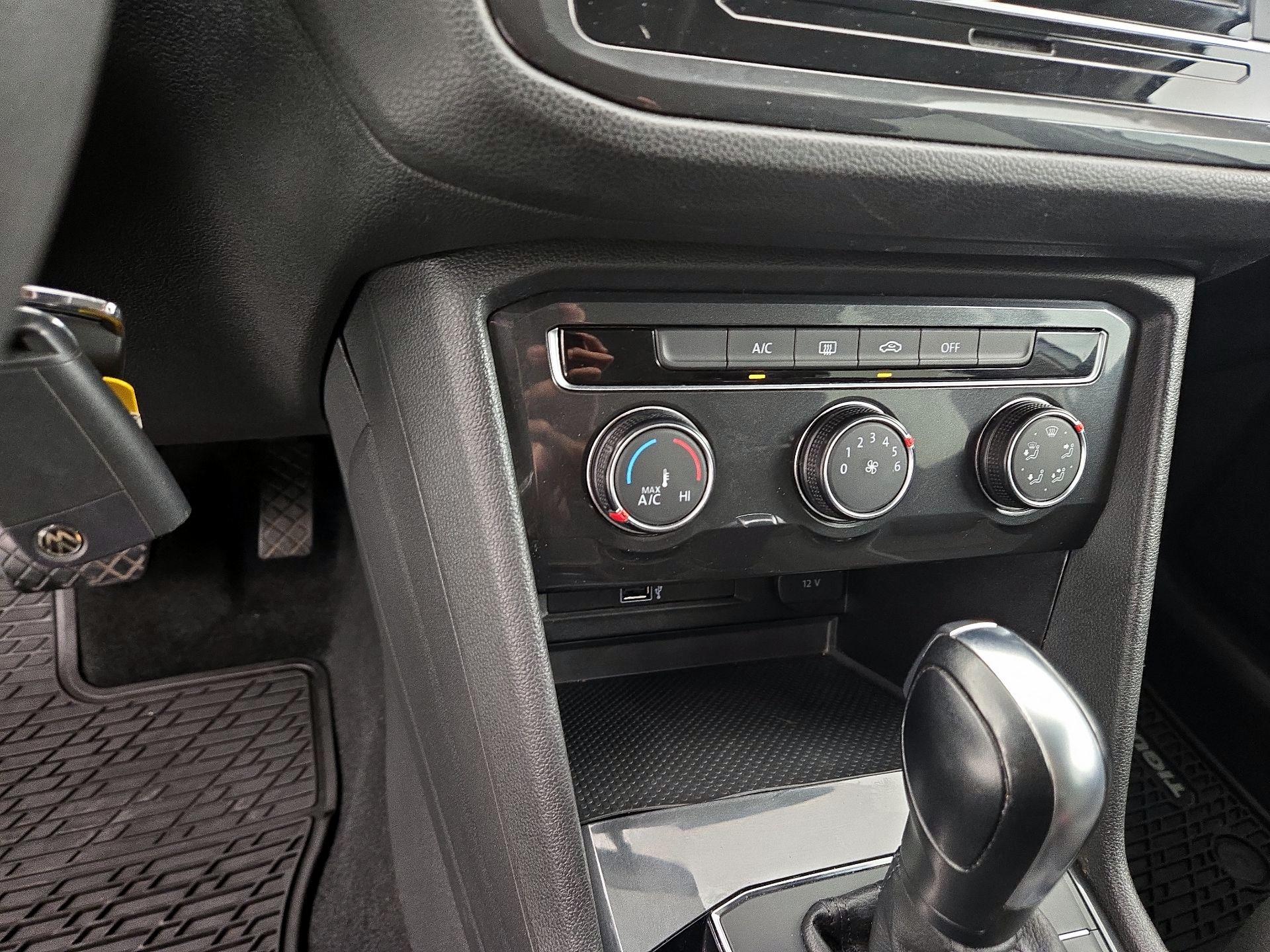 Thumbnail: 2019 Volkswagen Tiguan - 16