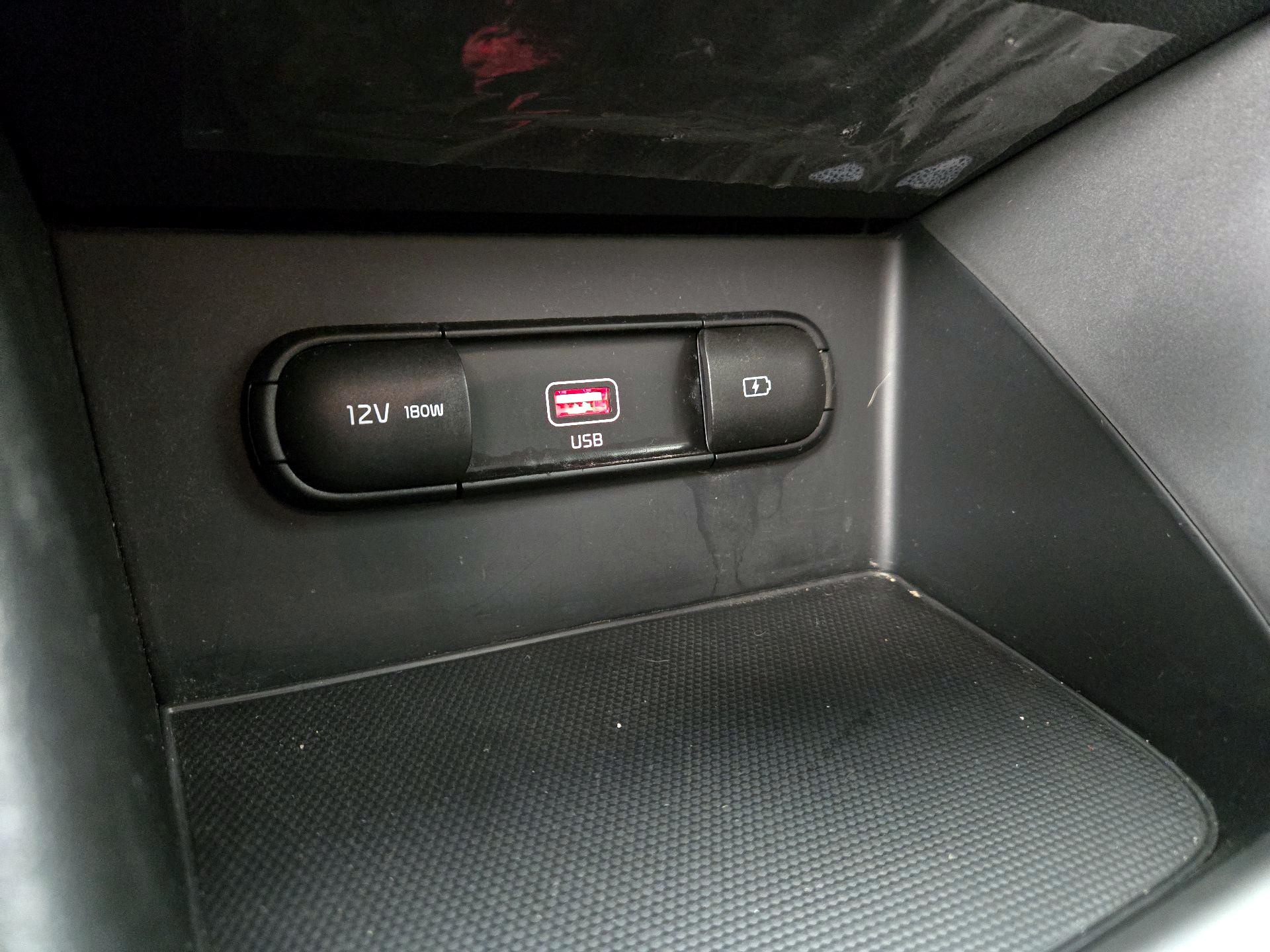 Thumbnail: 2020 Kia Niro - 18