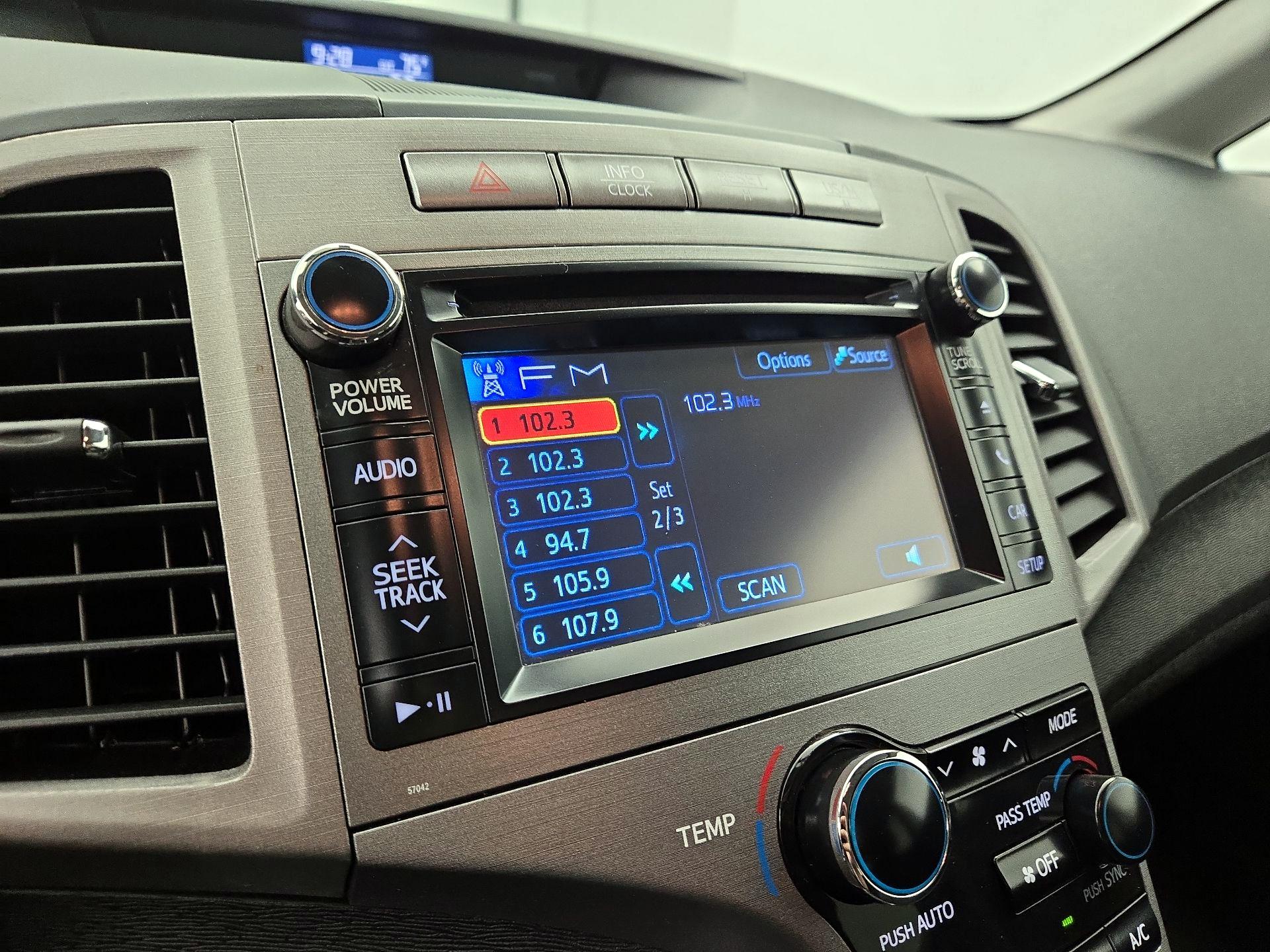 Thumbnail: 2014 Toyota Venza - 14