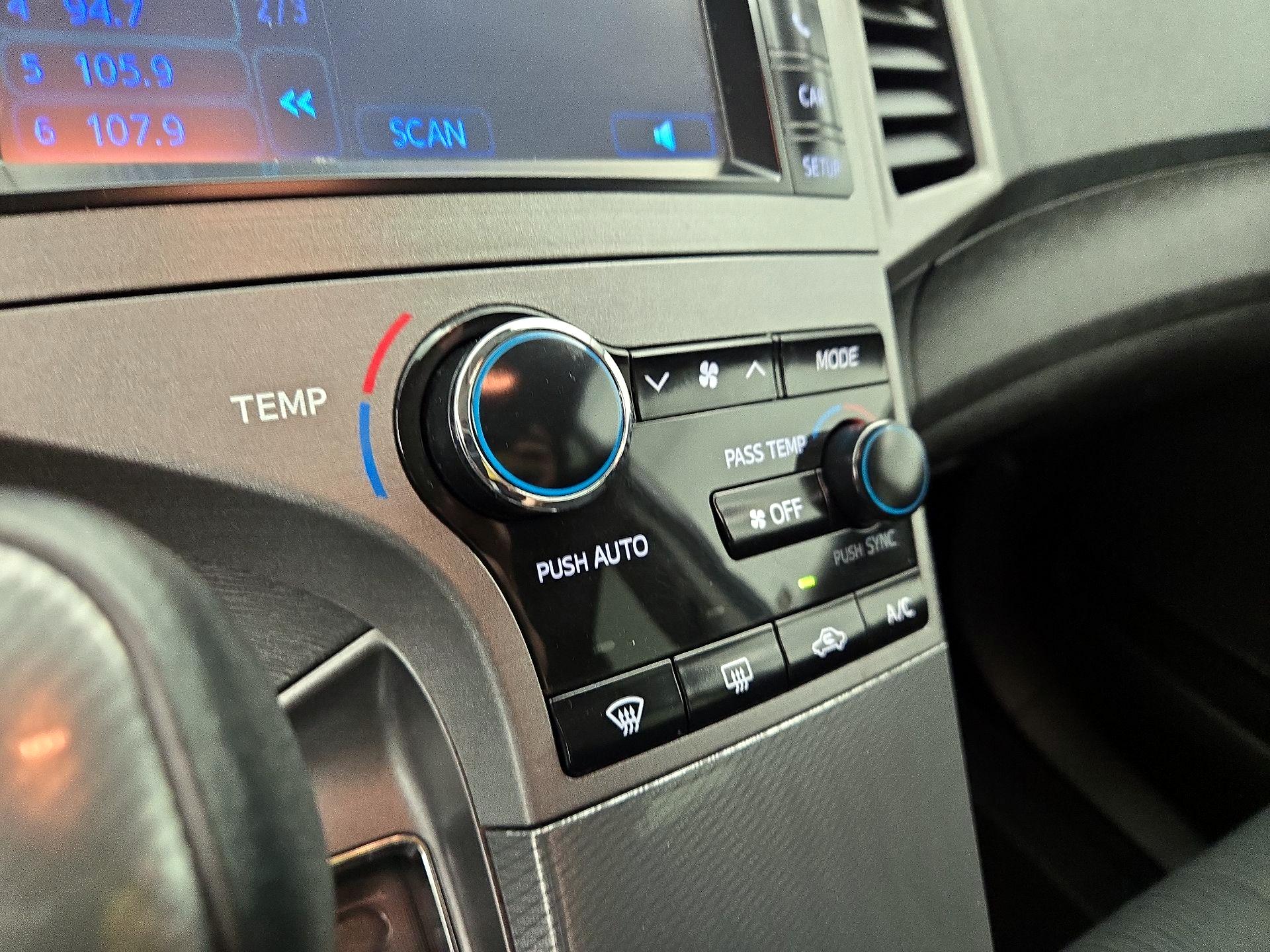 Thumbnail: 2014 Toyota Venza - 15