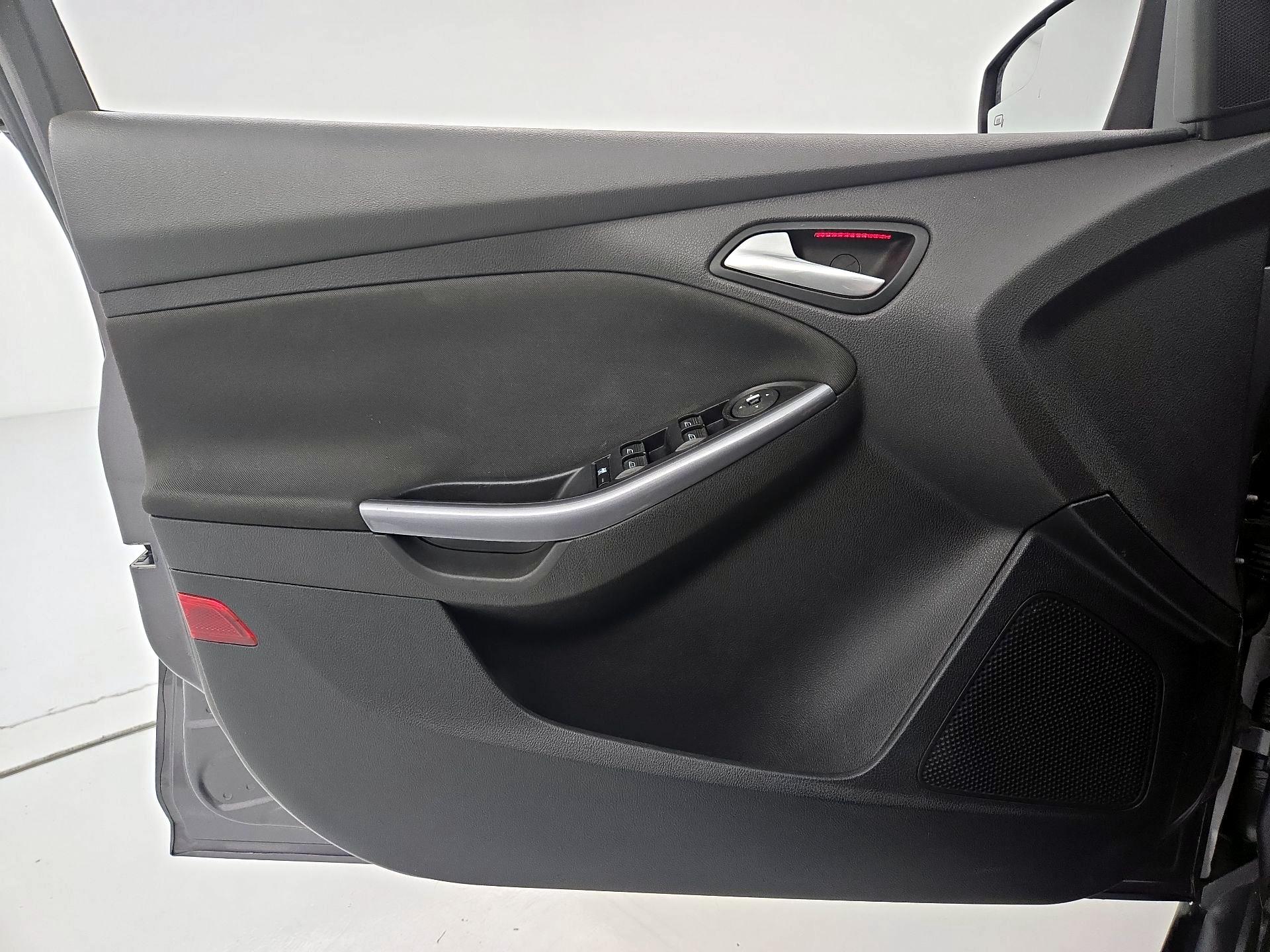 Thumbnail: 2014 Ford Focus - 12