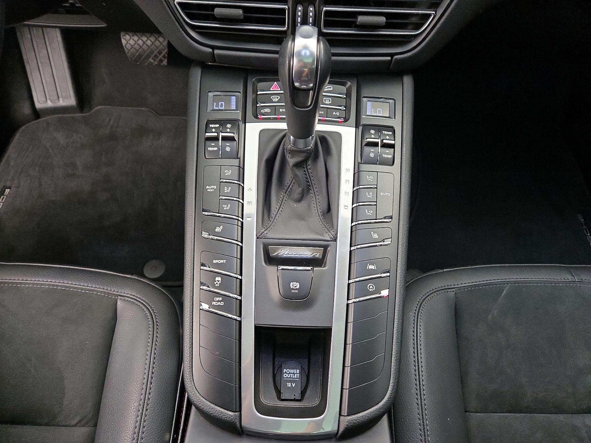 Thumbnail: 2021 Porsche Macan - 18
