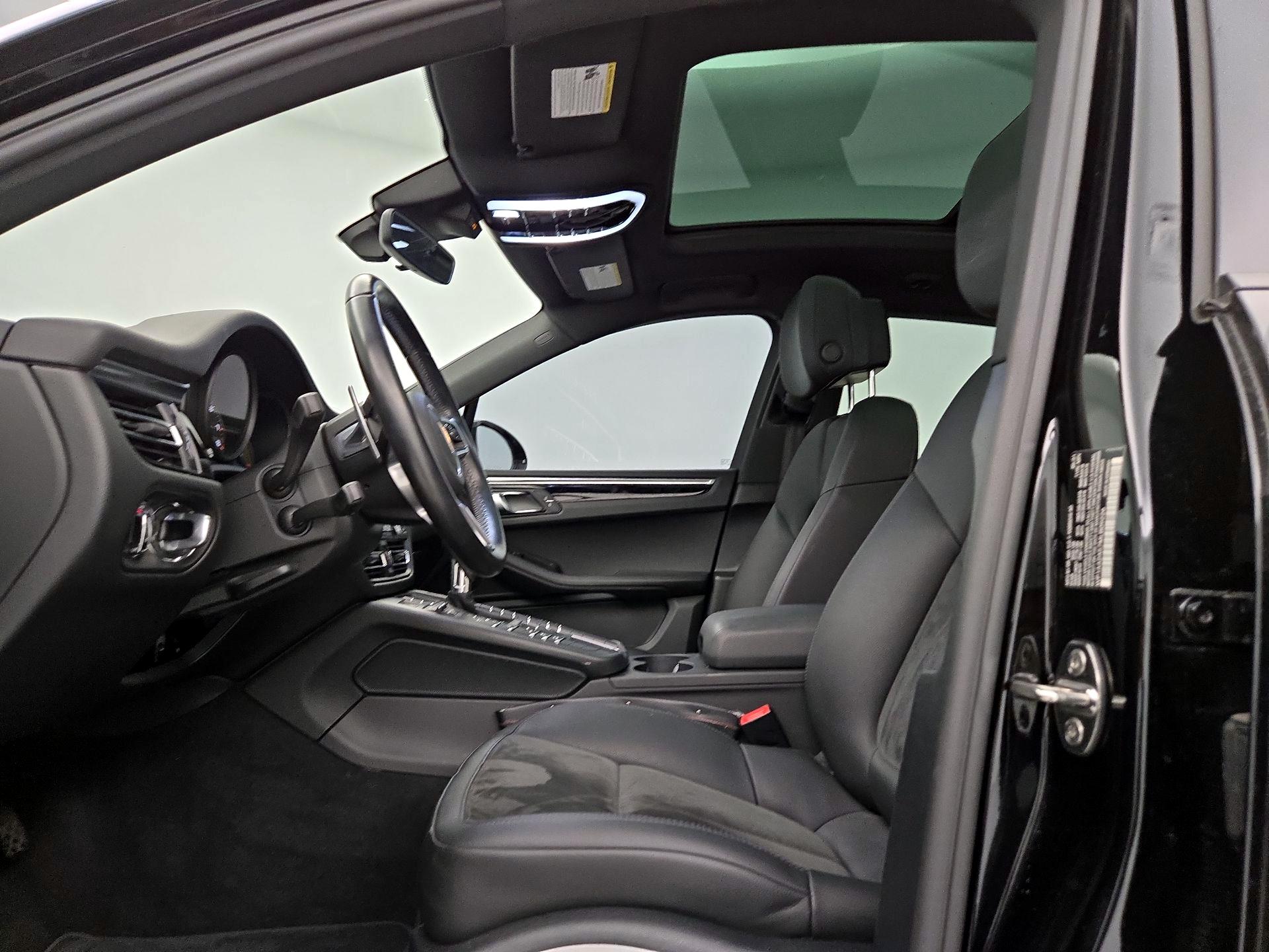 Thumbnail: 2021 Porsche Macan - 20