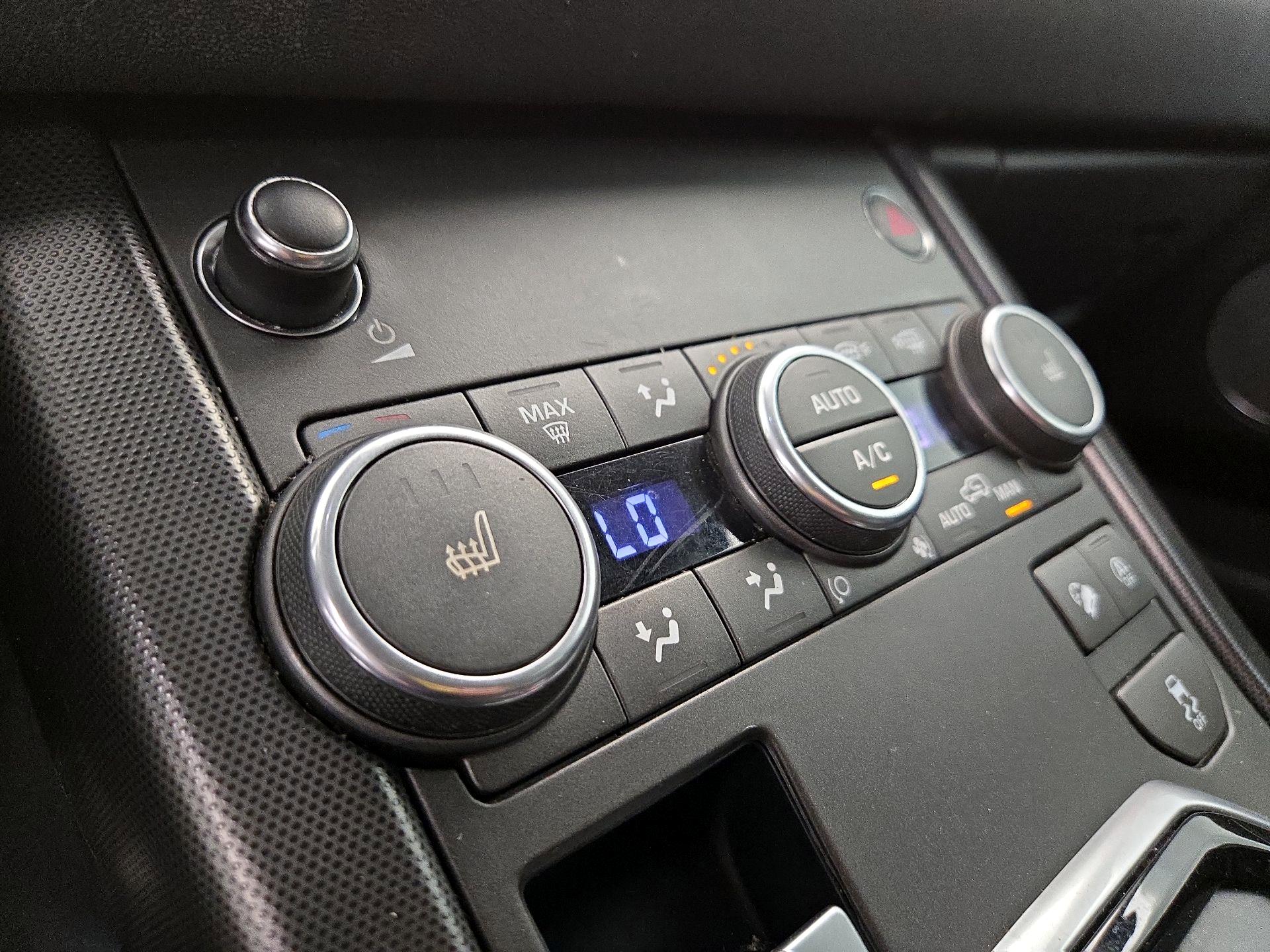 Thumbnail: 2019 Land Rover Range Rover Evoque - 17