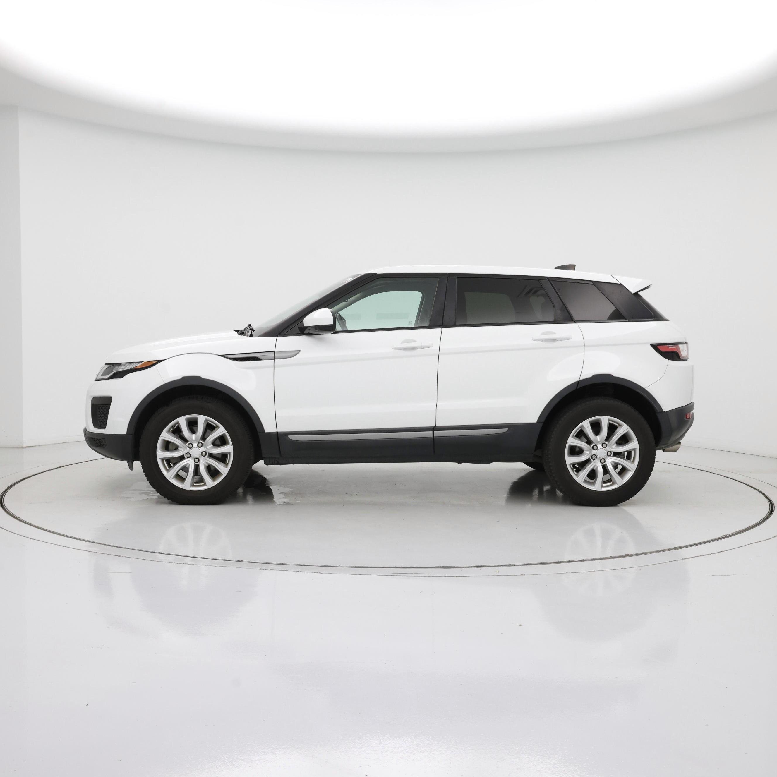 Thumbnail: 2019 Land Rover Range Rover Evoque - 3