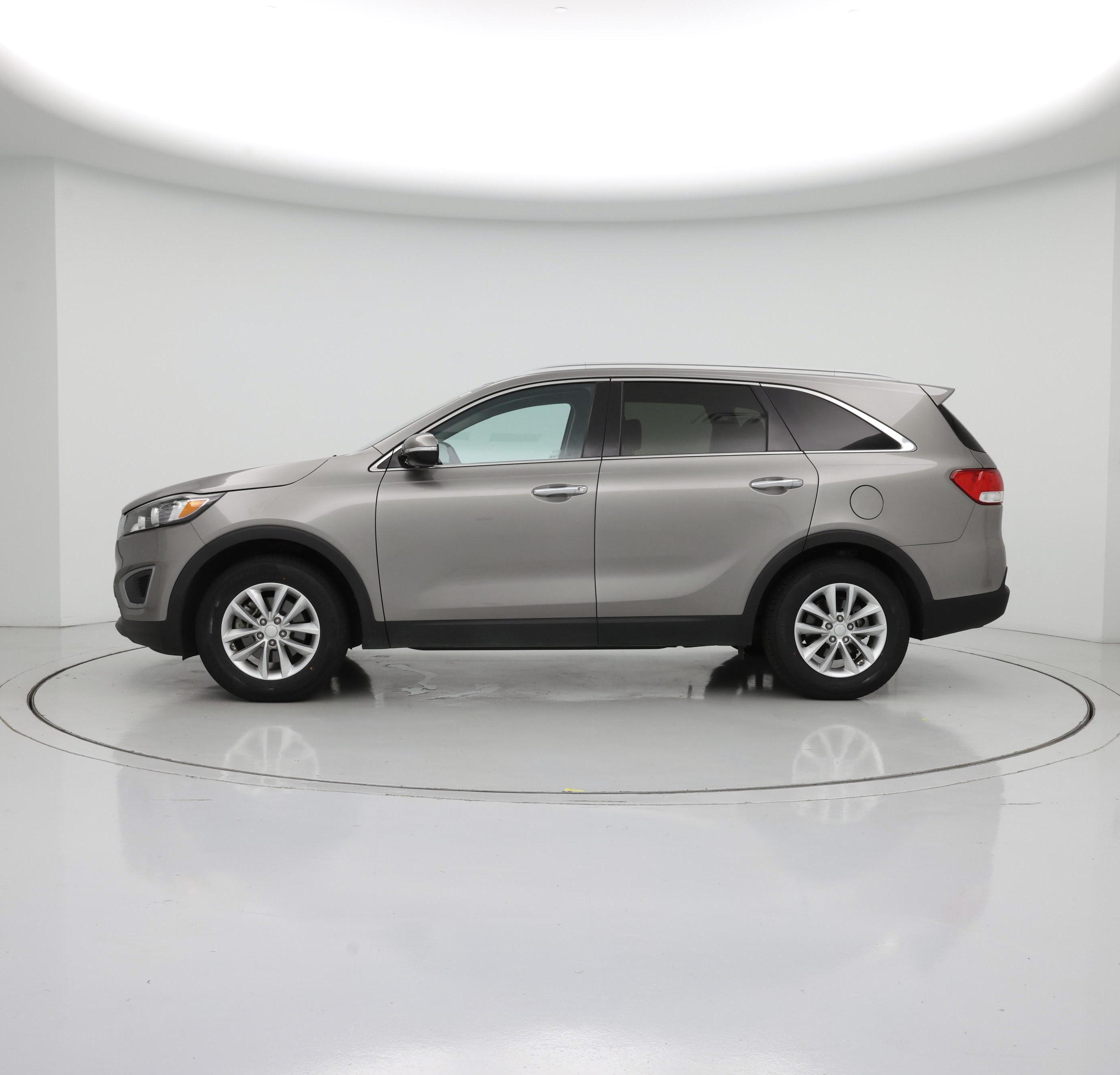 Thumbnail: 2017 Kia Sorento - 3