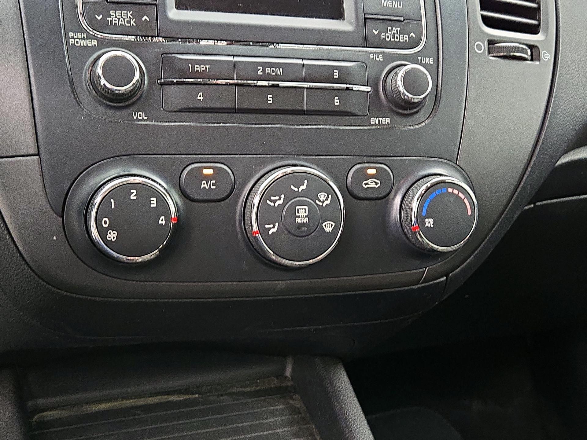 Thumbnail: 2014 Kia Forte - 15