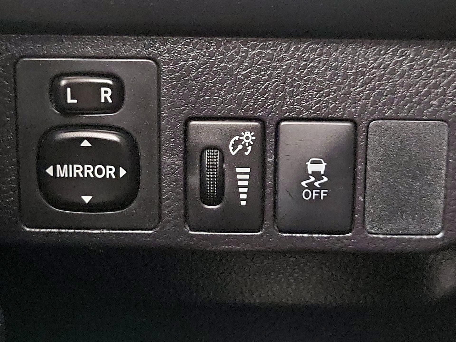 Thumbnail: 2015 Toyota RAV4 - 13