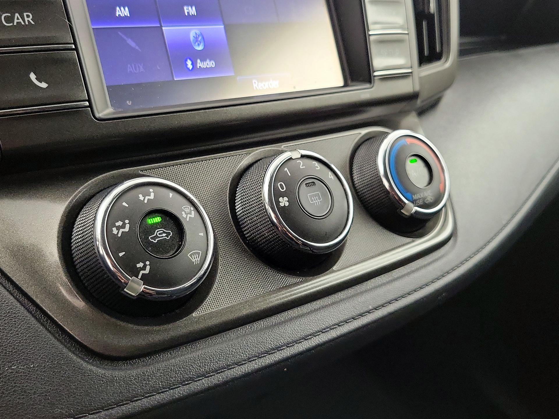 Thumbnail: 2015 Toyota RAV4 - 16