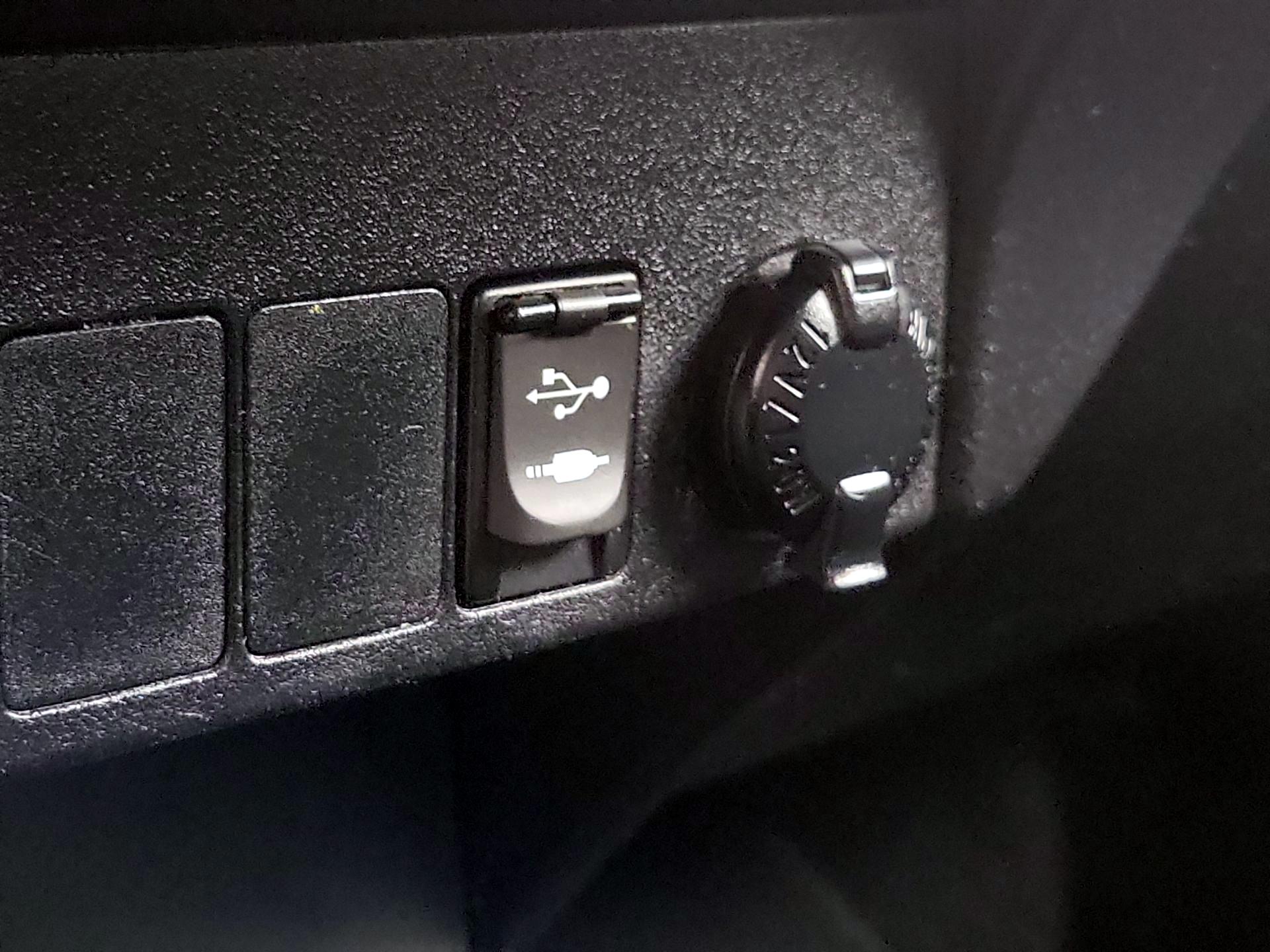 Thumbnail: 2015 Toyota RAV4 - 18