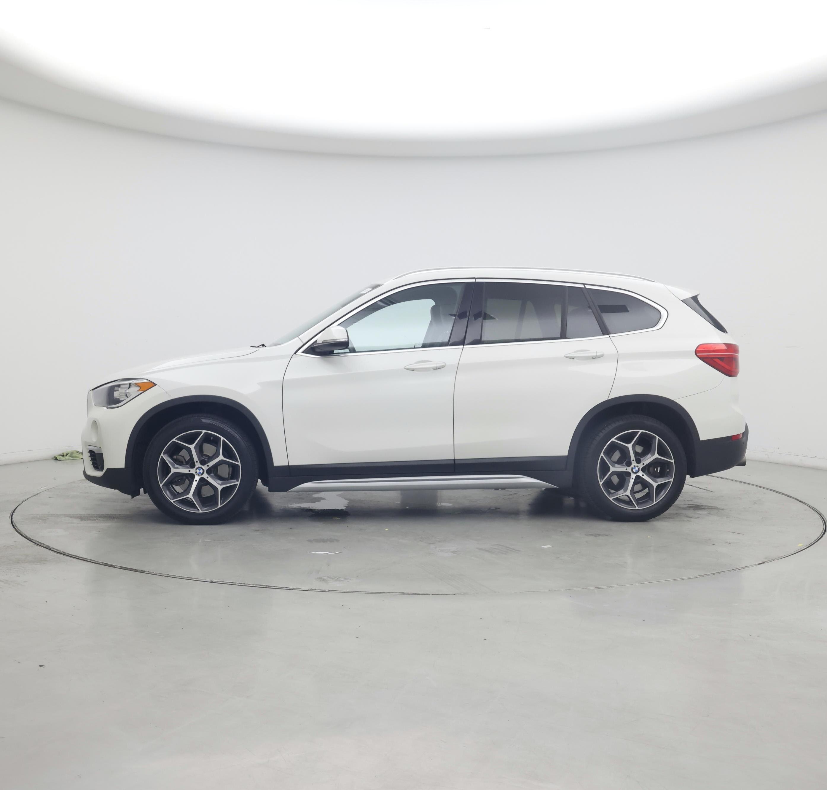Thumbnail: 2019 BMW X1 - 3