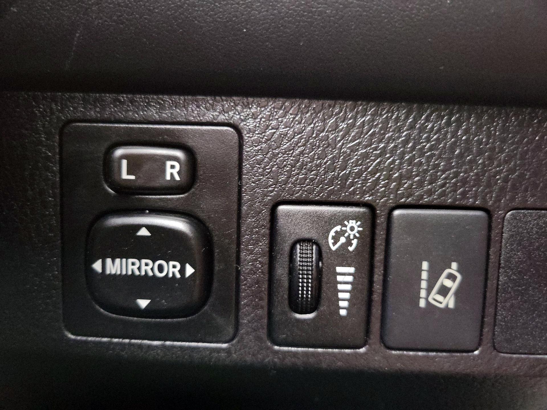 Thumbnail: 2018 Toyota RAV4 - 13