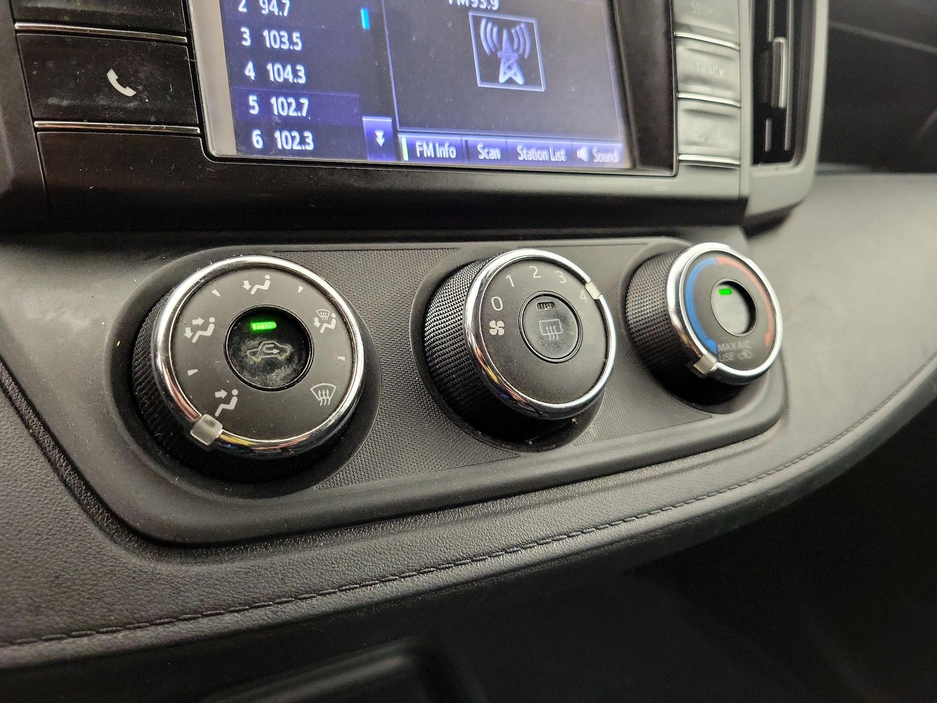Thumbnail: 2018 Toyota RAV4 - 16