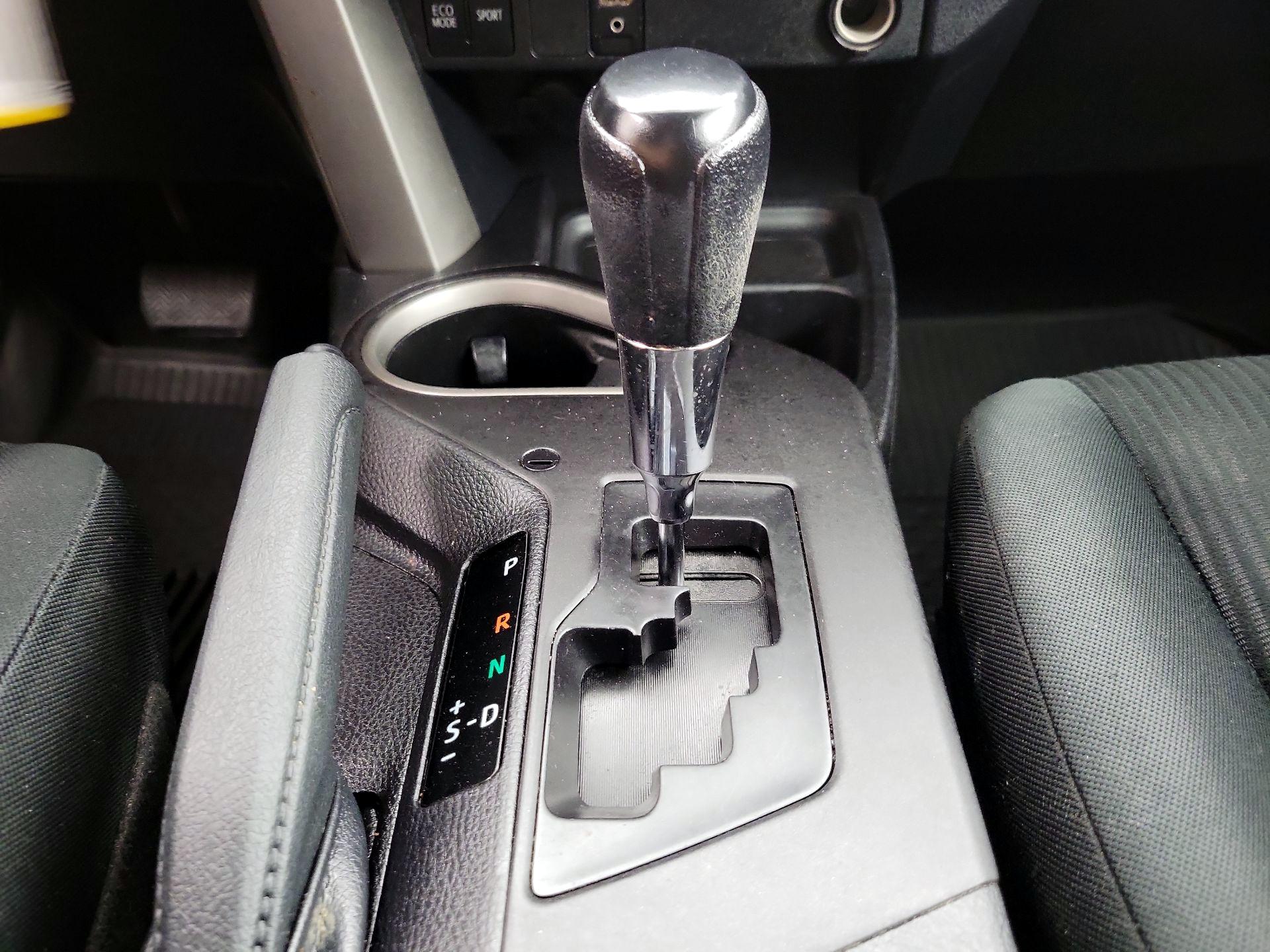 Thumbnail: 2018 Toyota RAV4 - 17